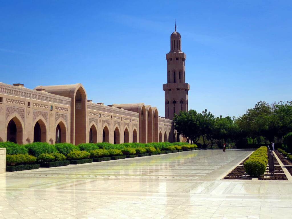 oman-rundreise-muscat-staedtereise-sightseeing-highlights-orient-reise-mietwagenrundreise