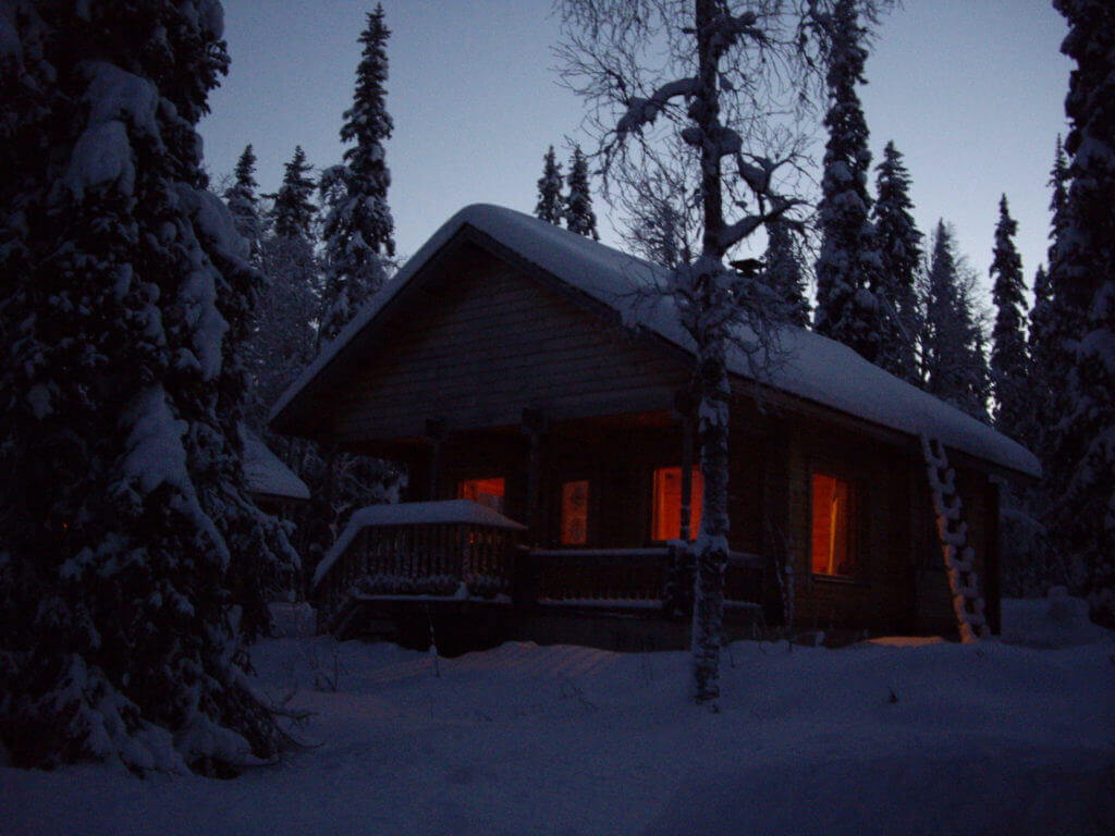 finnisch-lappland-hundeschlittentour-organisiert-reiseplanung-winter-nordeuropa