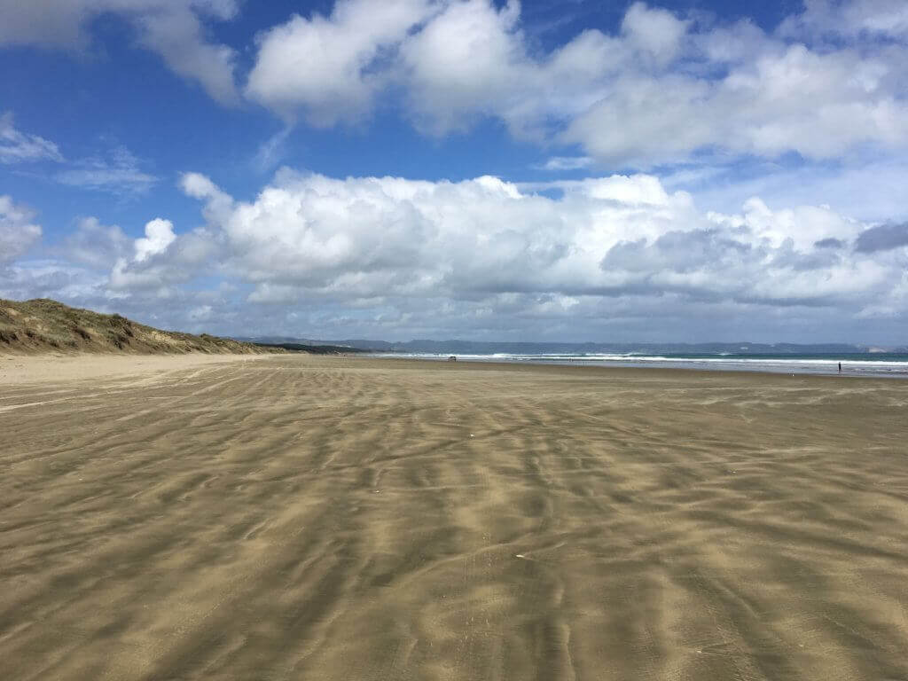 miles-beach-neuseeland-nordinsel-rundreise-autoreise-airbnb-reiseblog-reisebüro-sicher-reisen-autofahren-strand