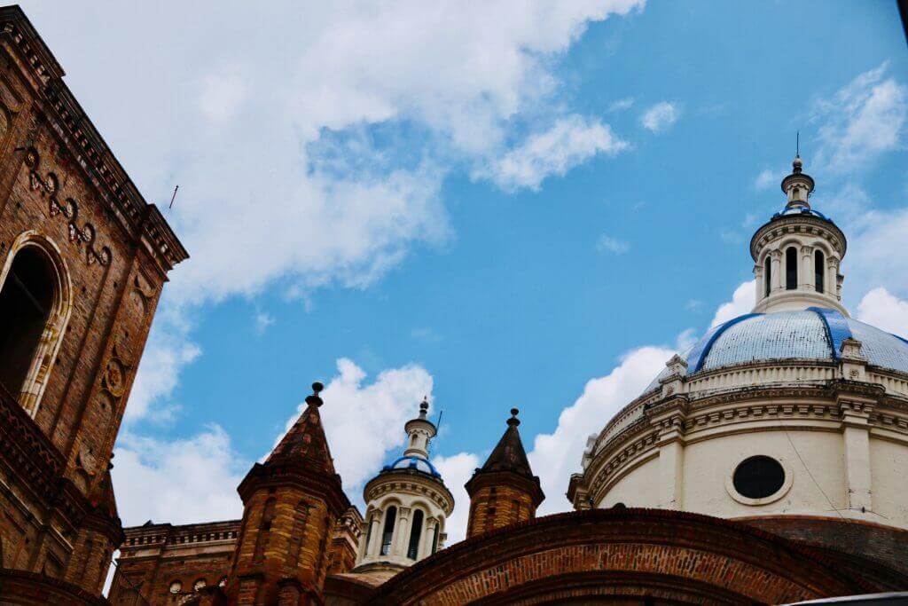 zentrum-cuenca-ecuador-mirador-katedrale-zentrum-ecuador-stadtrundgang-sicher-reisen-reisebüro-städtereise
