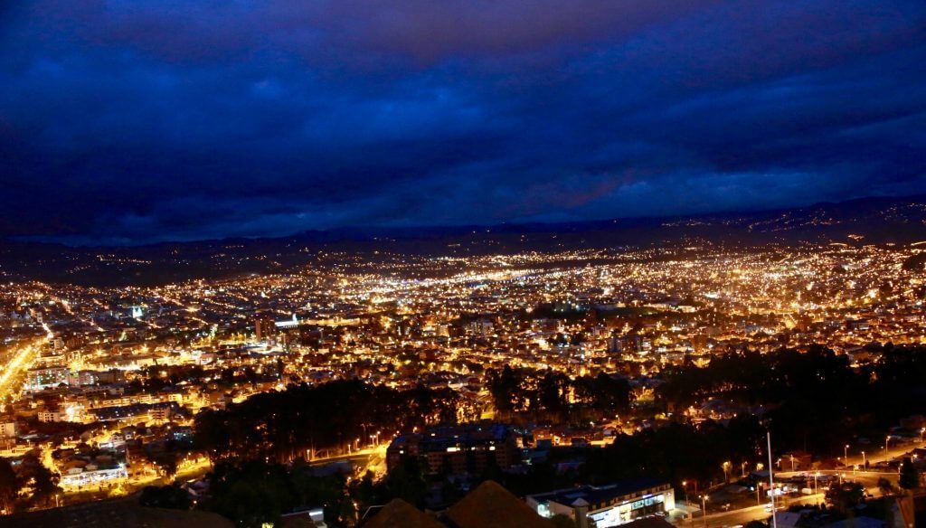 schöne-aussicht-cuenca-nachtleben-hotspot-fotospot-fotourlaub-hiking-süd-amerika-sundowner-turi-mirador