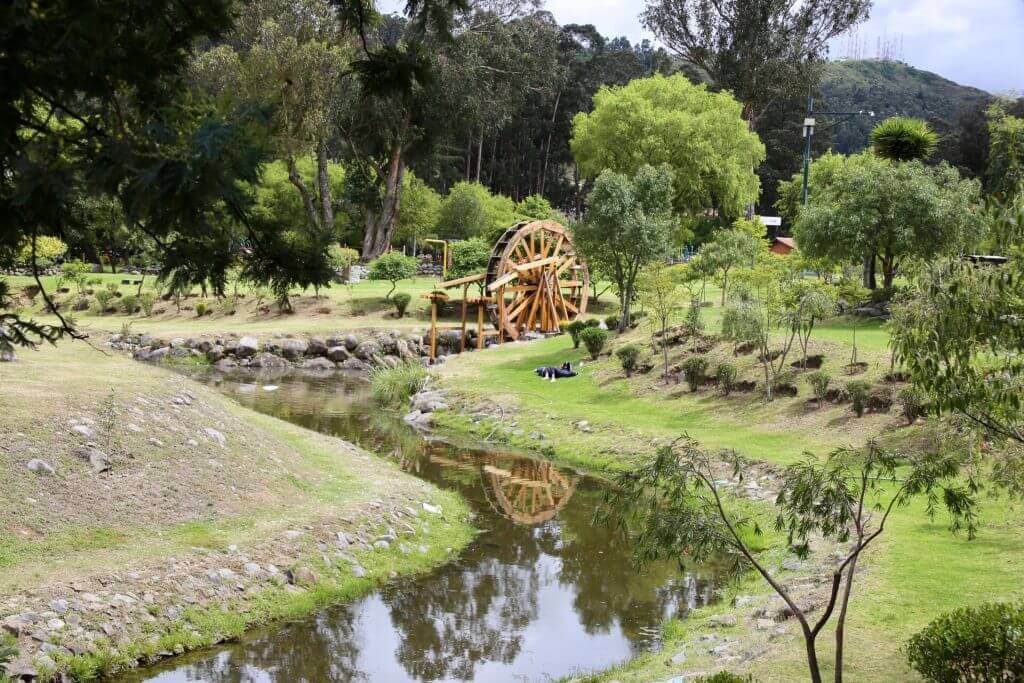 reisespass-ecuador-ecudor-stadtrundgang-park-reiseprofi-reisbüro-spezialist-südamerika-reiseveranstalter-sicher-reisen