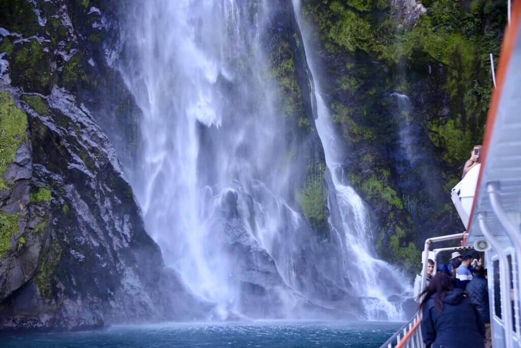 milford-sound-neuseeland-reise-bericht-beratung-reisebüro-naturspektakel-tagestour-tagesausflug-highlight-sehenswürdigkeit-südinsel