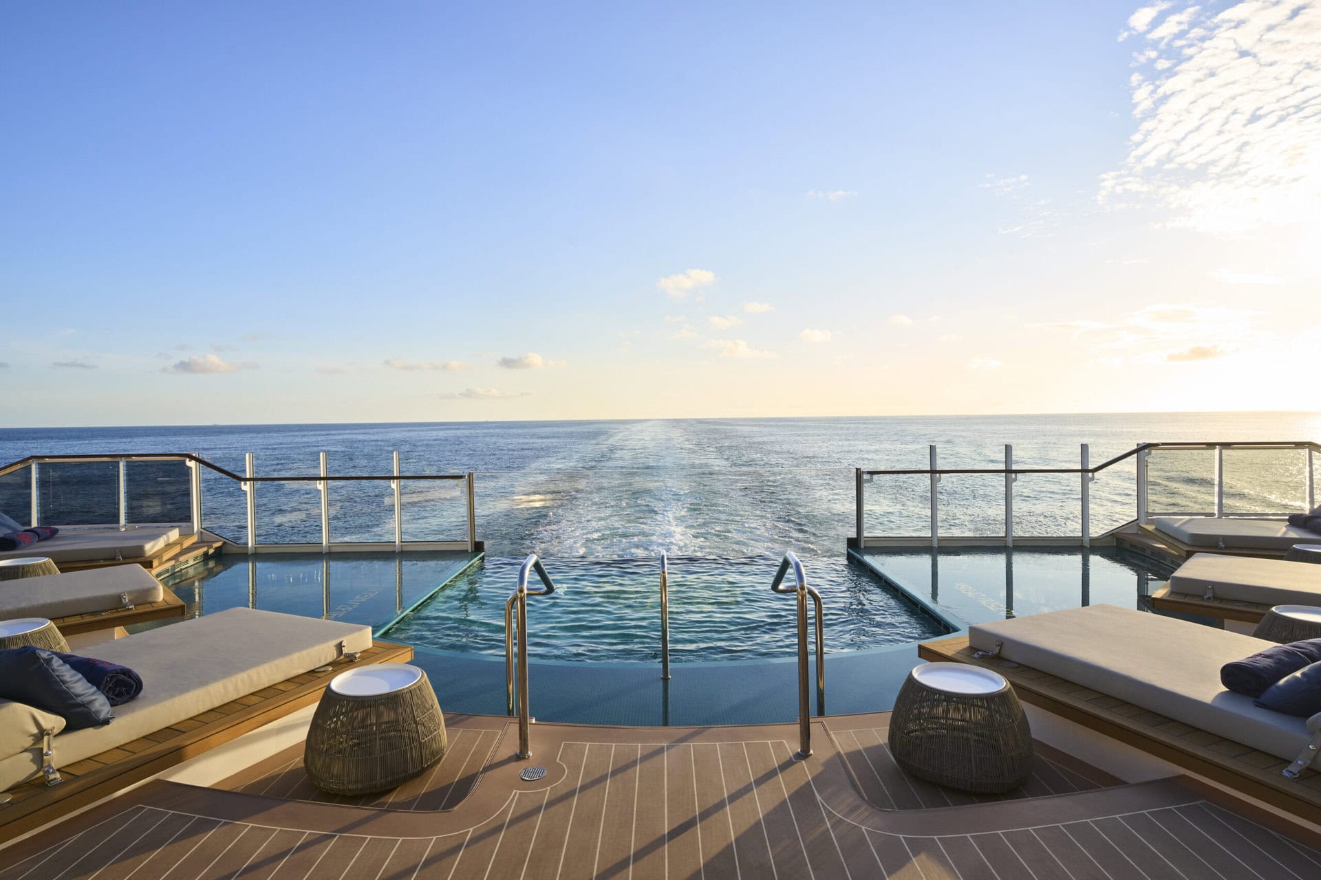 luxus-explora-journeys-cruise-schiff-kreuzfahrt-aussenpool