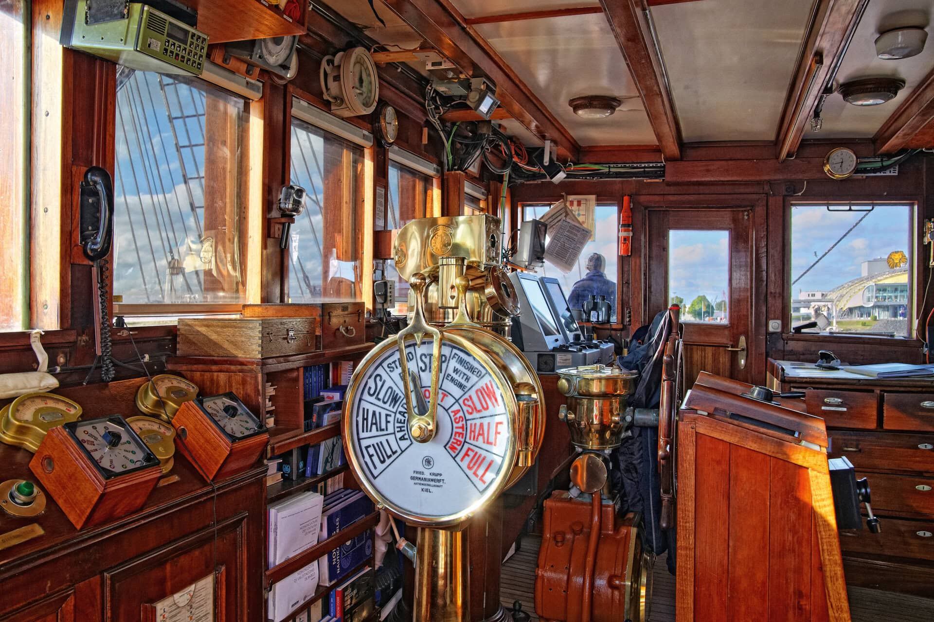 segelschiff-bella-italia-urlaub-segeltoern-bord-sonne-meer-kapitaen-sea-cloud