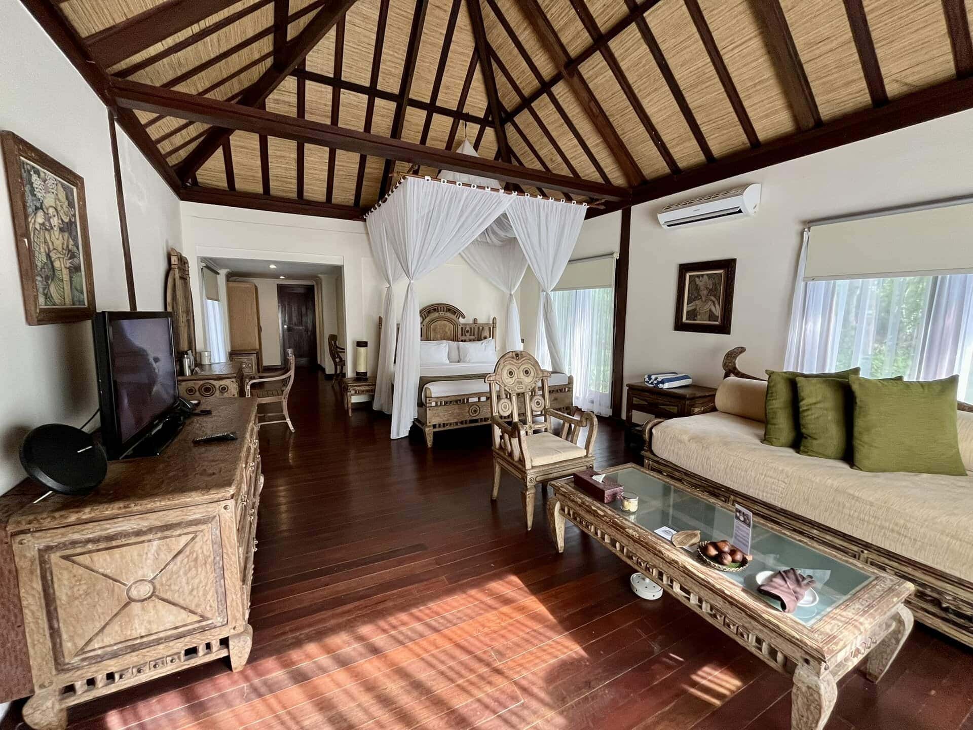 bali-indonesien-urlaub-norden-nordwesten-insel-sonne-strand-meer-hotelzimmer-holzdach-reiseblog