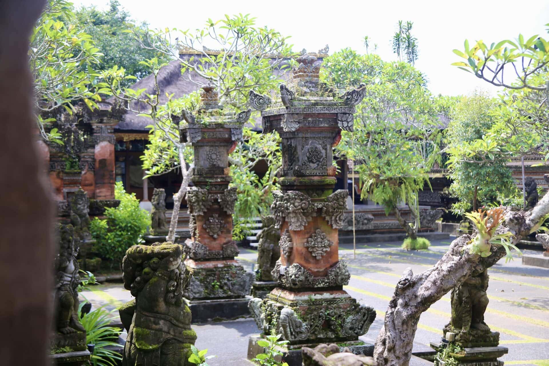 bali-indonesien-urlaub-norden-nordwesten-insel-sonne-strand-meer-skulpturen-reiseblog