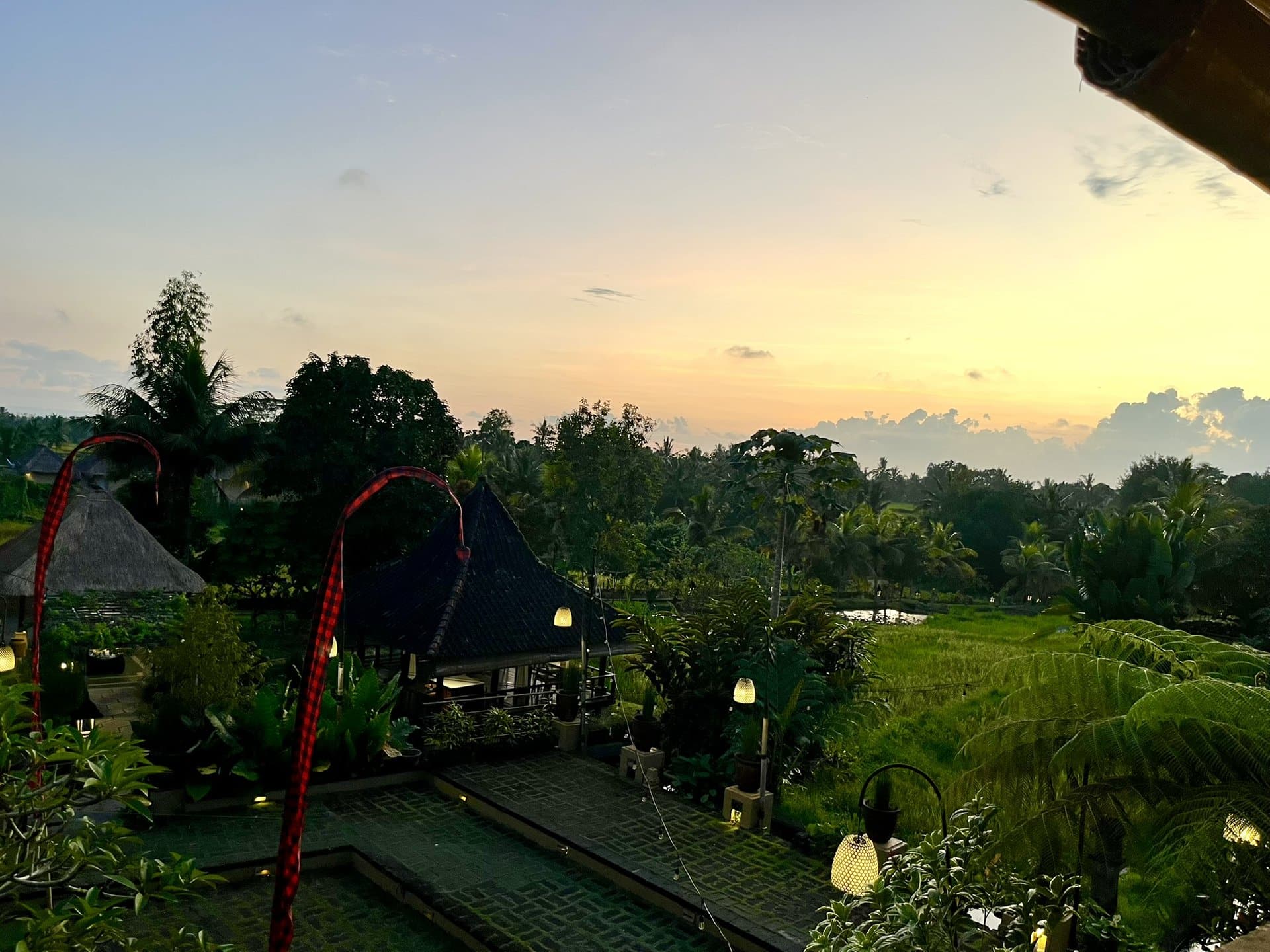 bali-indonesien-urlaub-norden-nordwesten-insel-sonne-strand-meer-sonnenuntergang-reiseblog