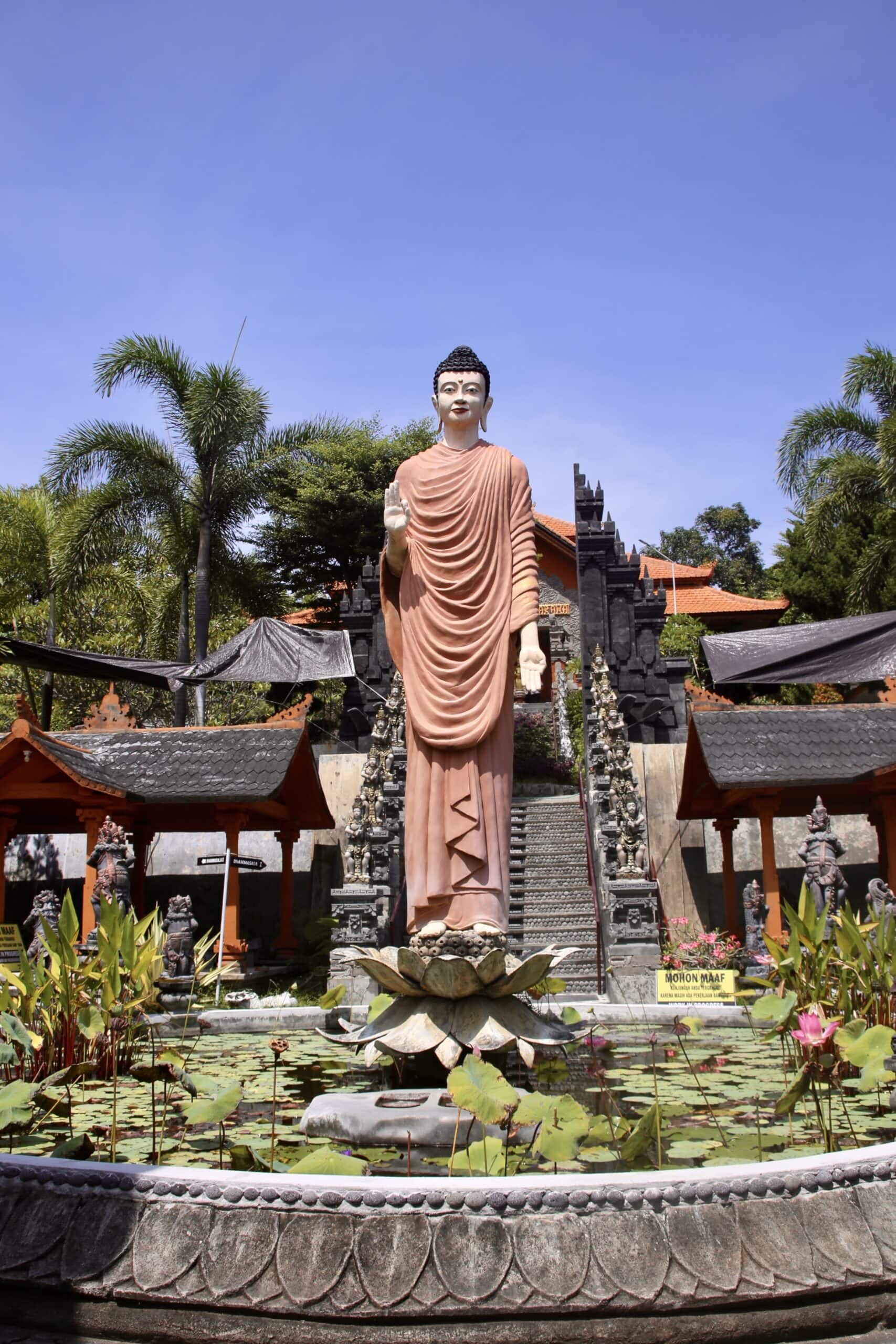 bali-indonesien-urlaub-norden-nordwesten-insel-sonne-strand-meer-teich-skulptur-reiseblog