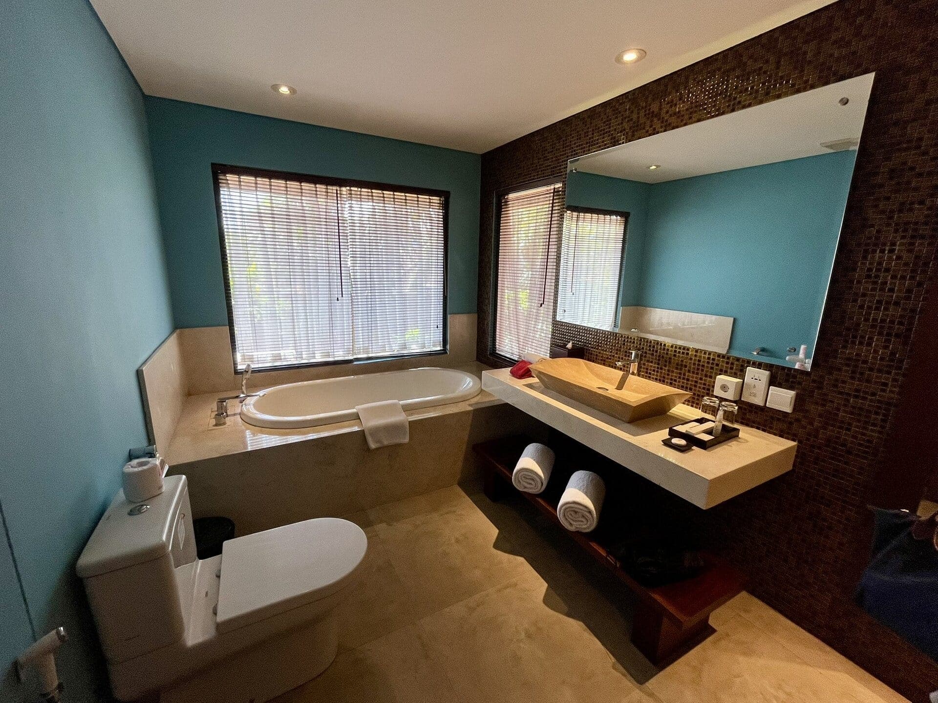 bali-indonesien-urlaub-sueden-suedosten-insel-sonne-strand-meer-sanur-nusa-penida-blaues-bad-reiseblog