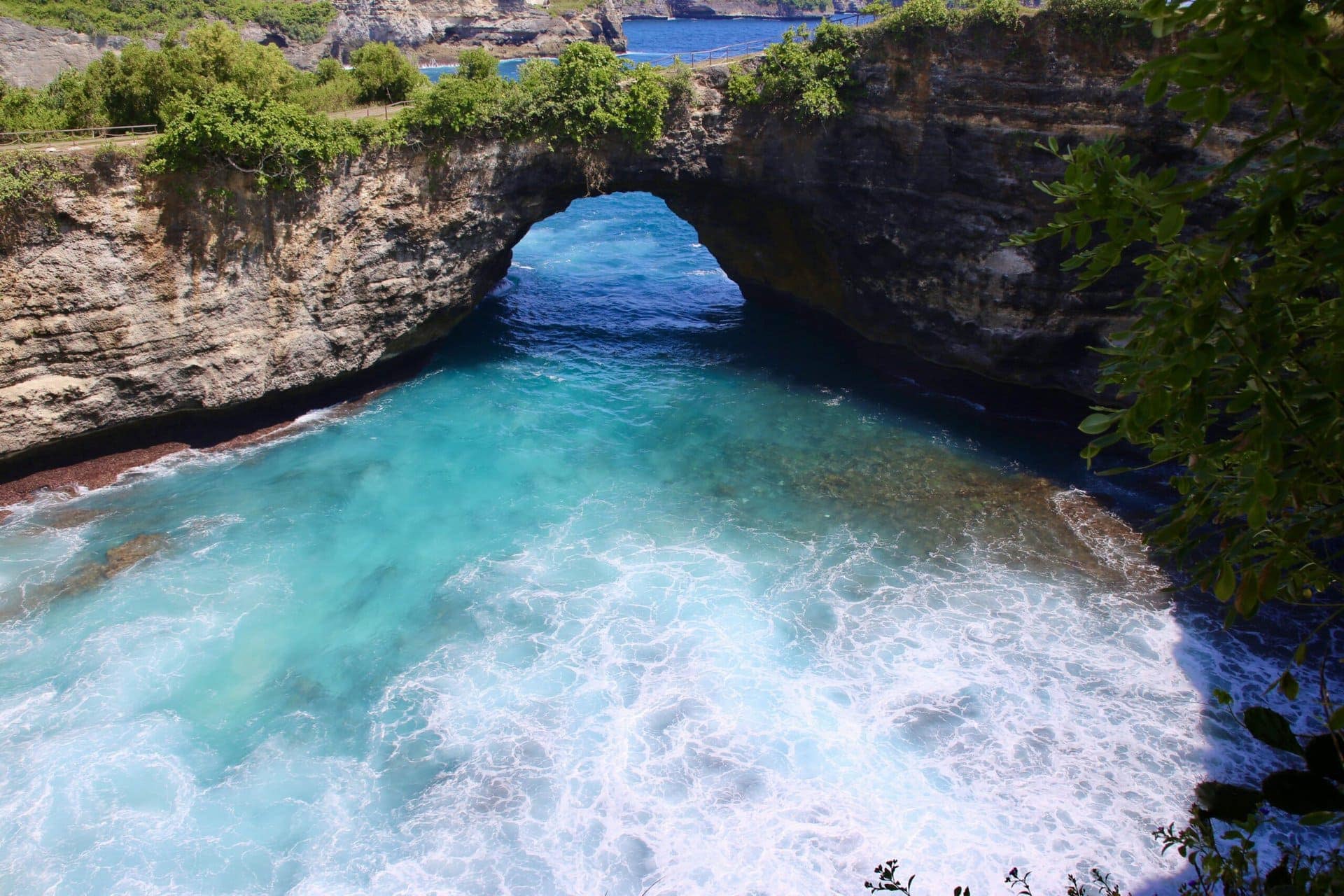 bali-indonesien-urlaub-sueden-suedosten-insel-sonne-strand-meer-sanur-nusa-penida-grotte-reiseblog