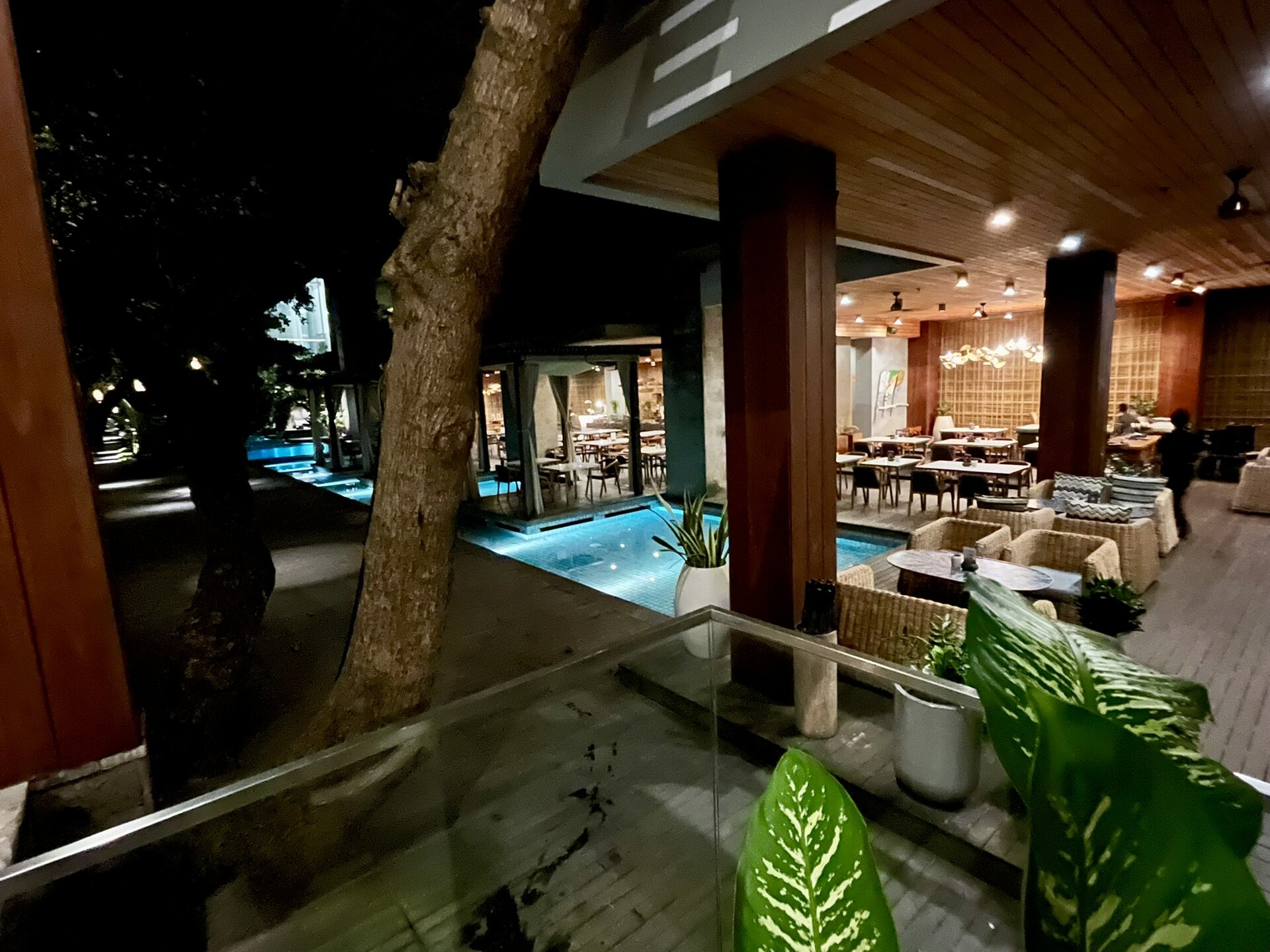 bali-indonesien-urlaub-sueden-suedosten-insel-sonne-strand-meer-sanur-nusa-penida-nightfeeling-hotel-reiseblog