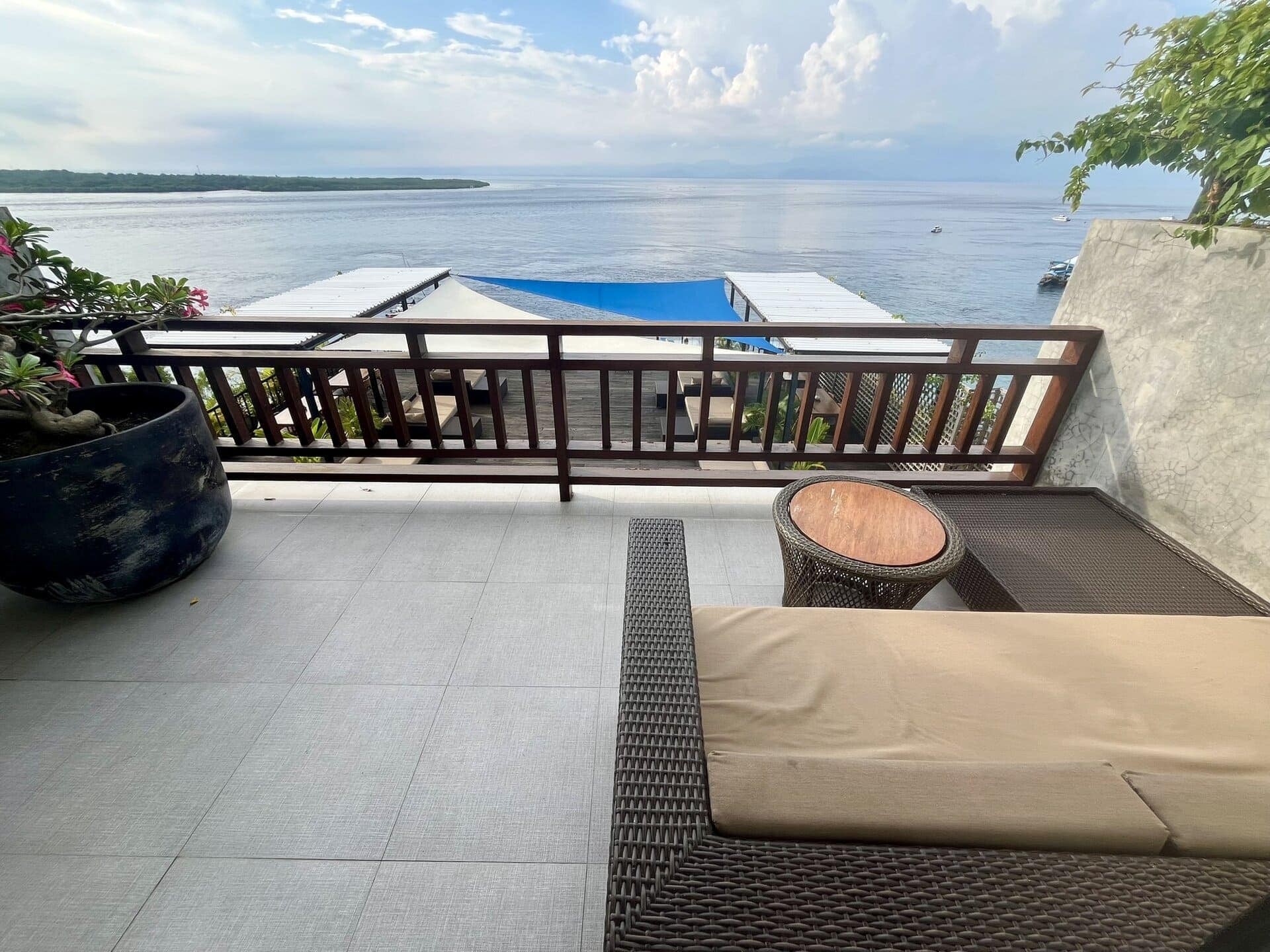 bali-indonesien-urlaub-sueden-suedosten-insel-sonne-strand-meer-sanur-nusa-penida-weitsicht-terrasse-ozean-reiseblog