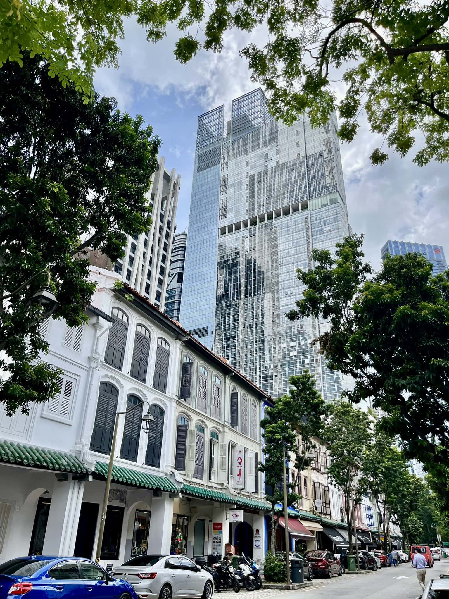 städtereise-singapur-reiseblog-indonesien-urlaub-architektur-glasgebaeude-reise