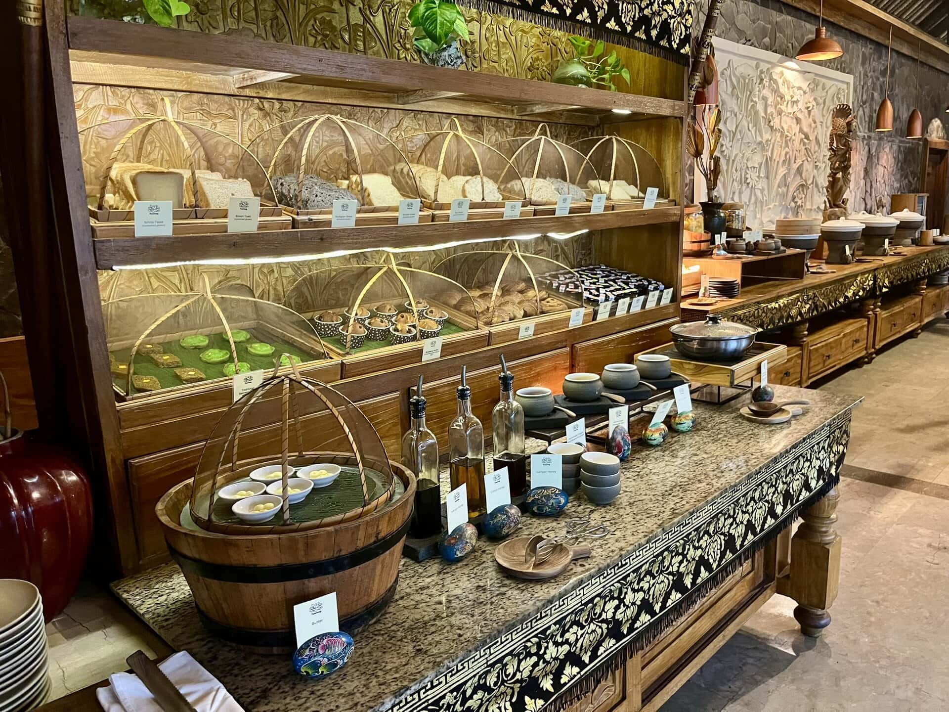 reiseblog-indonesien-flores-komodo-inseln-urlaub-sonne-palmen-strand-bufett-reise