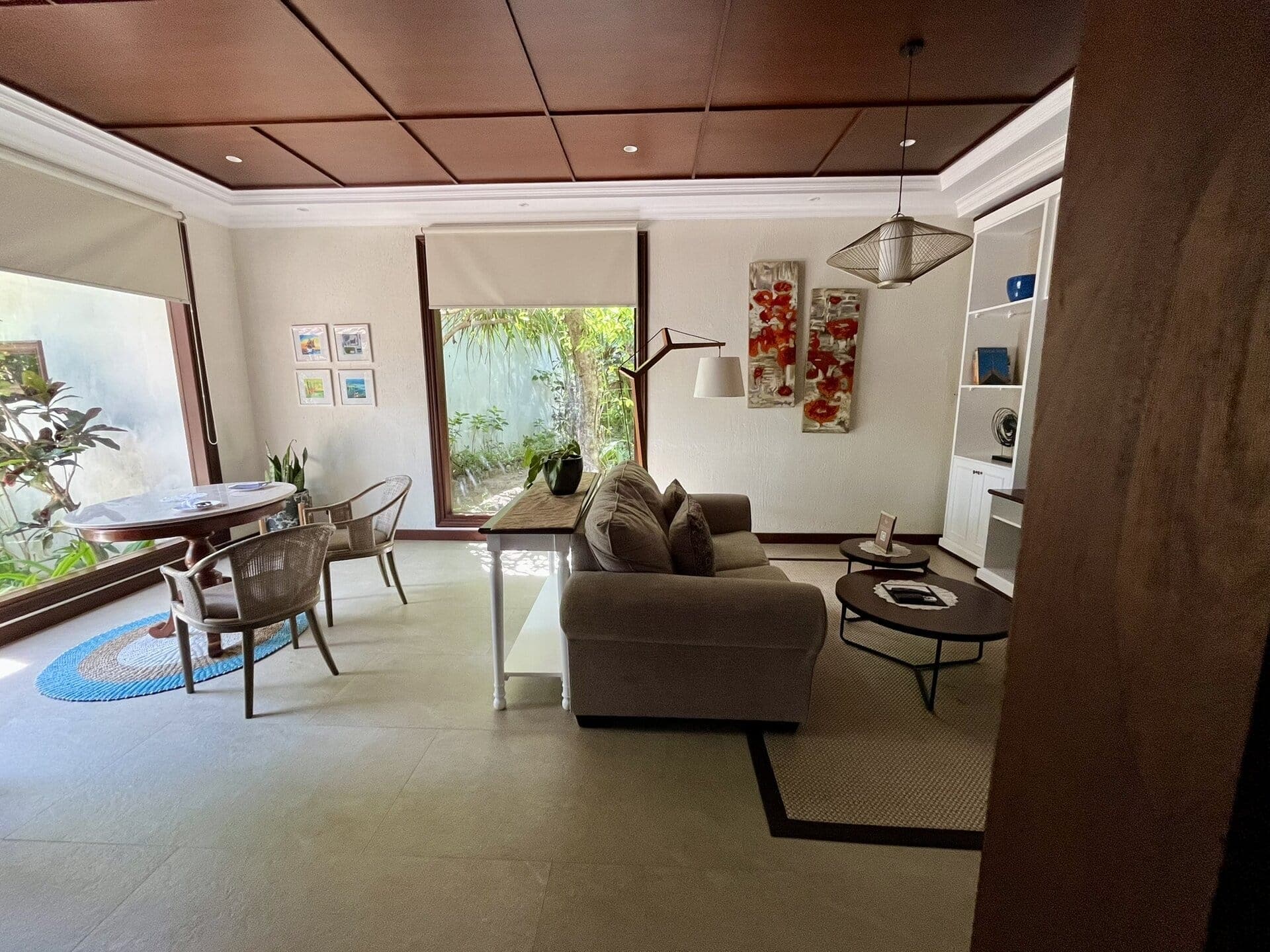 reiseblog-indonesien-flores-komodo-inseln-urlaub-sonne-palmen-strand-designzimmer-reise