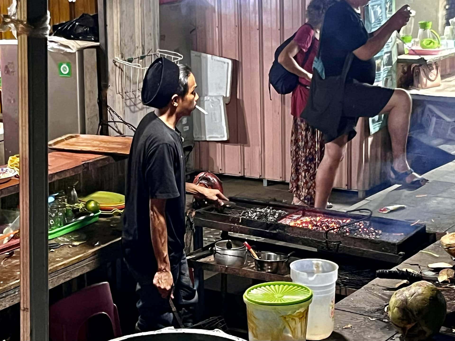 reiseblog-indonesien-flores-komodo-inseln-urlaub-sonne-palmen-strand-fastfood-reise