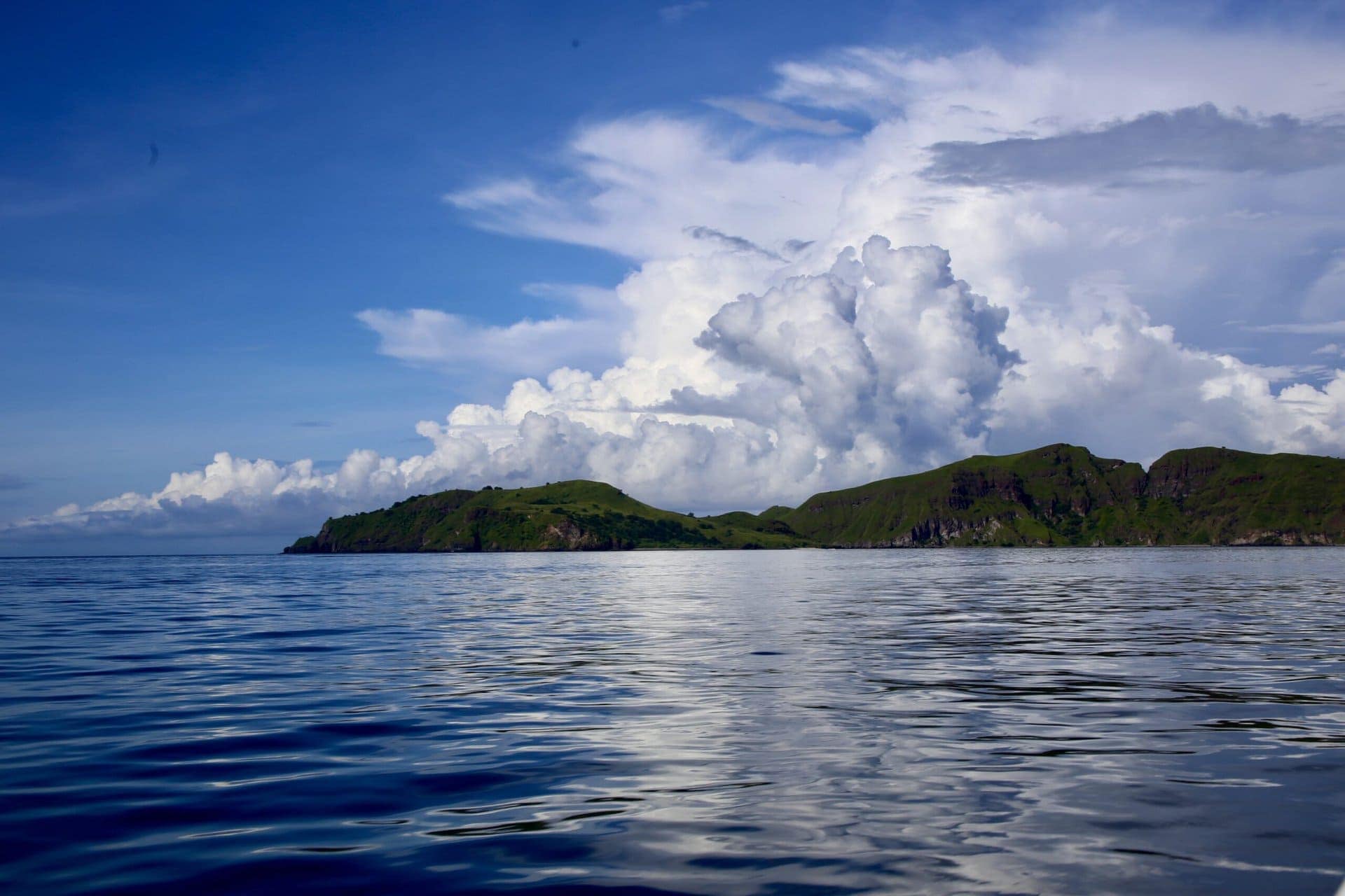 reiseblog-indonesien-flores-komodo-inseln-urlaub-sonne-palmen-strand-meer-reise