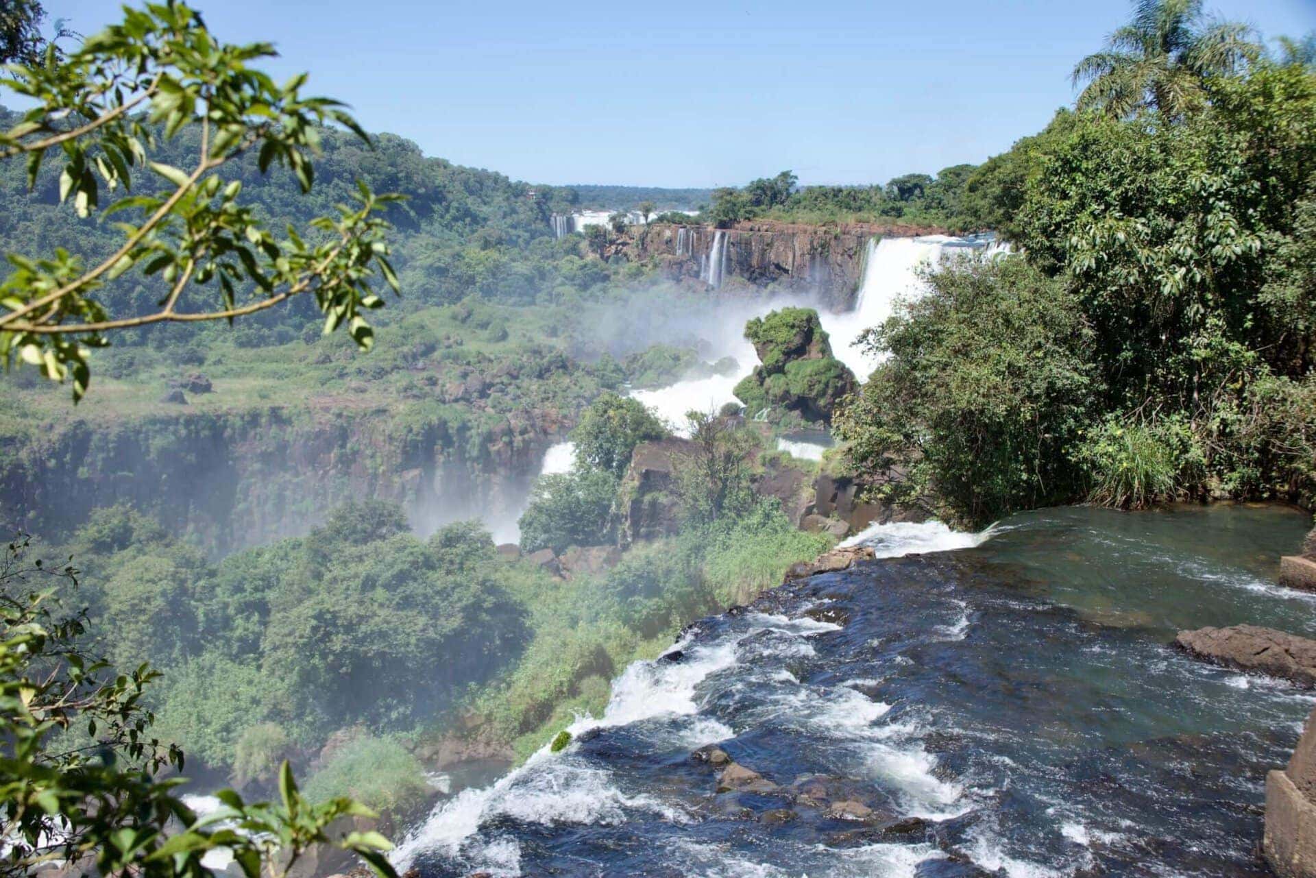 amazonas-regenwald-urlaub-reise-iguazu-weite-reisekombination-peru-brasilien