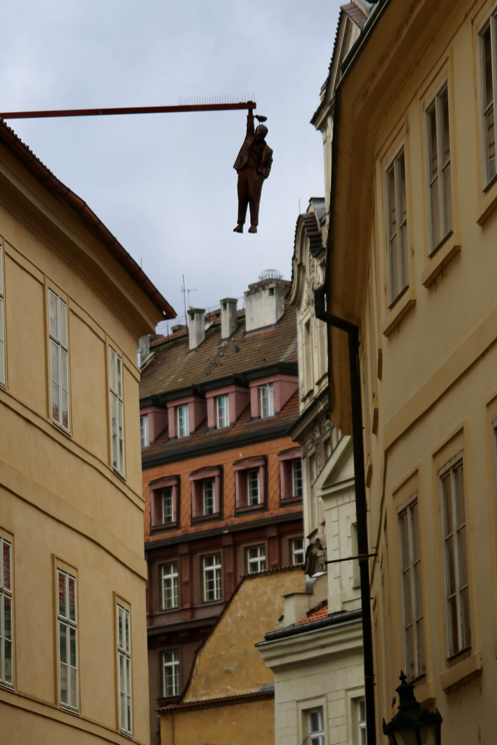 der-hängende-mann-europa-roadtrip-individuell-osteuropa