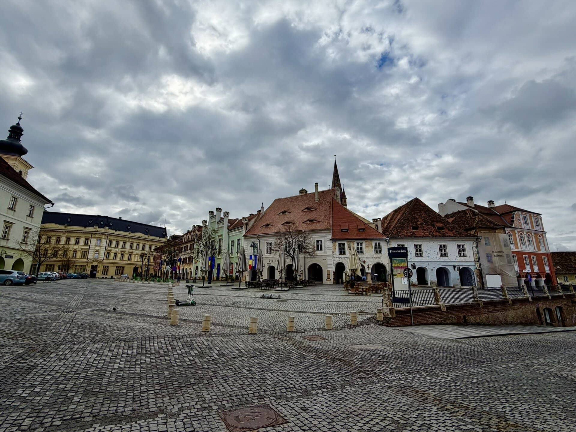 europa-dorf-bunte fasaden-roadtrip-individuell-osteuropa