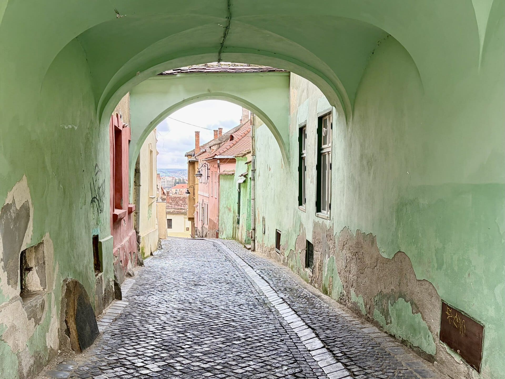 europa-alte-roadtrip-individuell-osteuropa-gasse