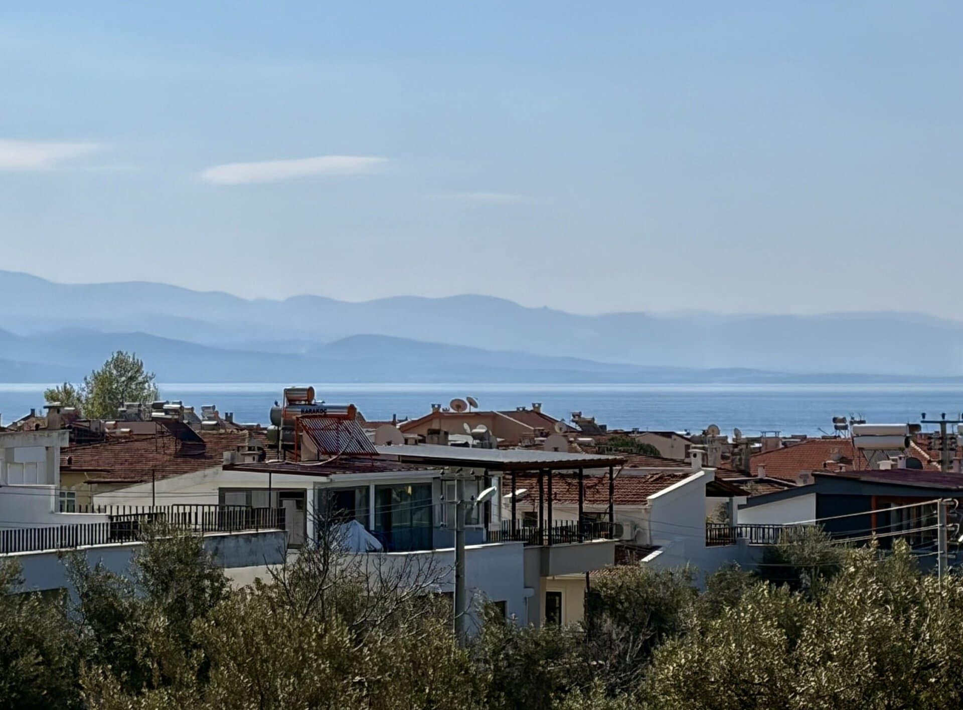 europa-balkan-türkei-individuell-häuserdächer-griechenland-roadtrip