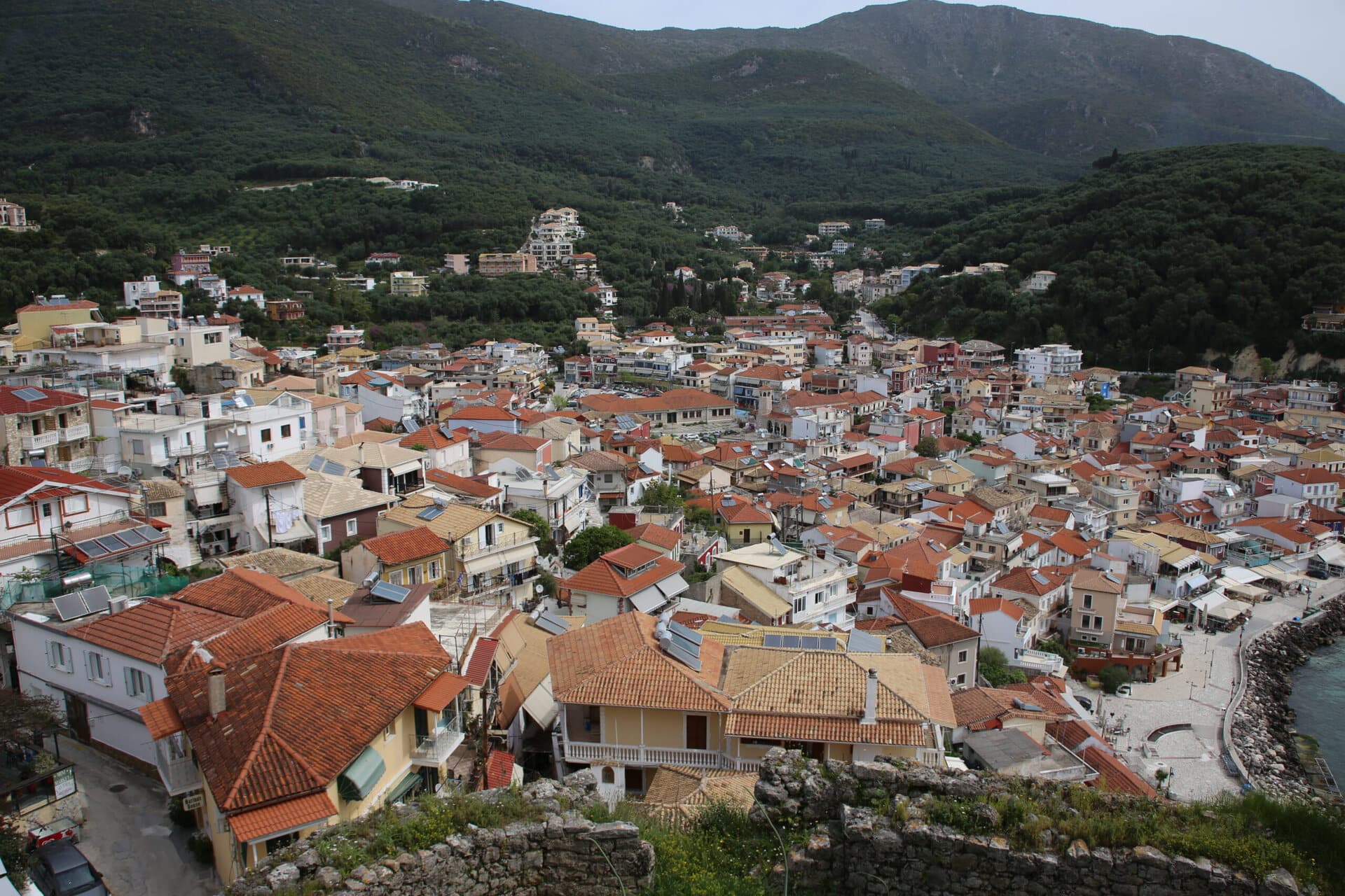 stadt-in-griechenland-roadtrip-europa-balkan-türkei-individuell-reiseplanung