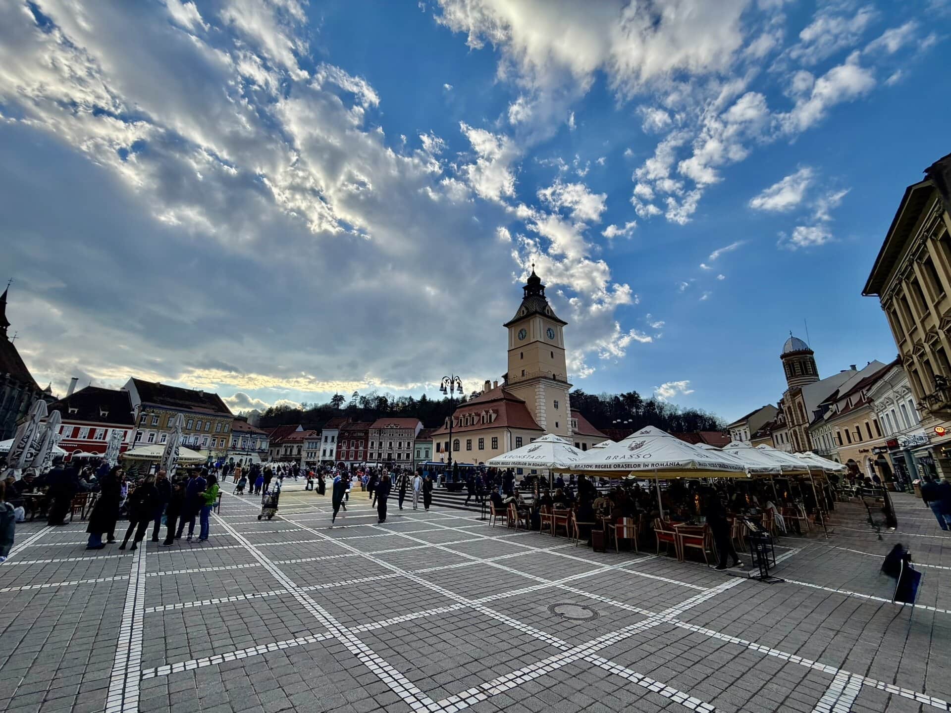 europa-kirche-roadtrip-individuell-platz-restaurants-osteuropa