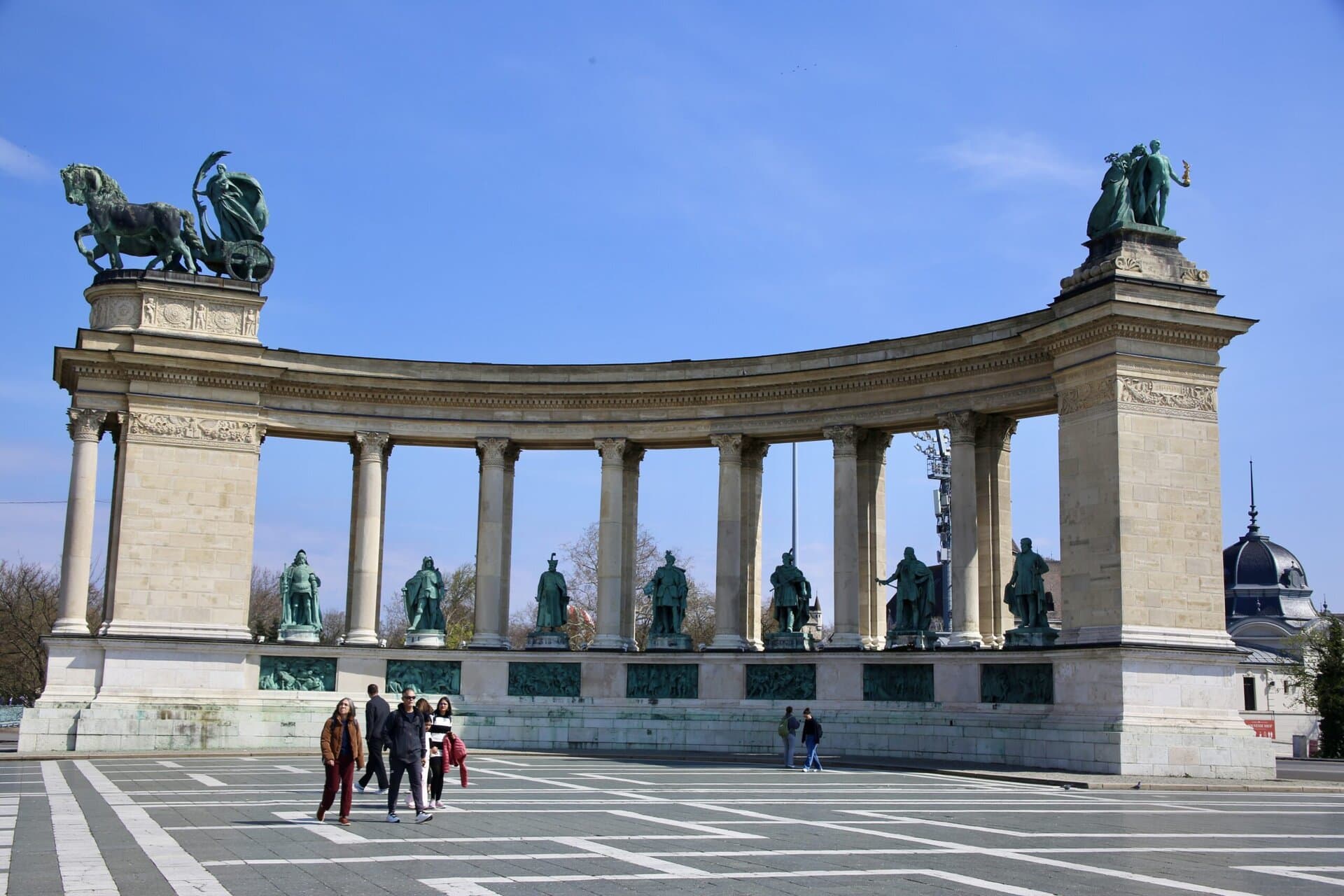 monument-budapest-europa-roadtrip-individuell-osteuropa