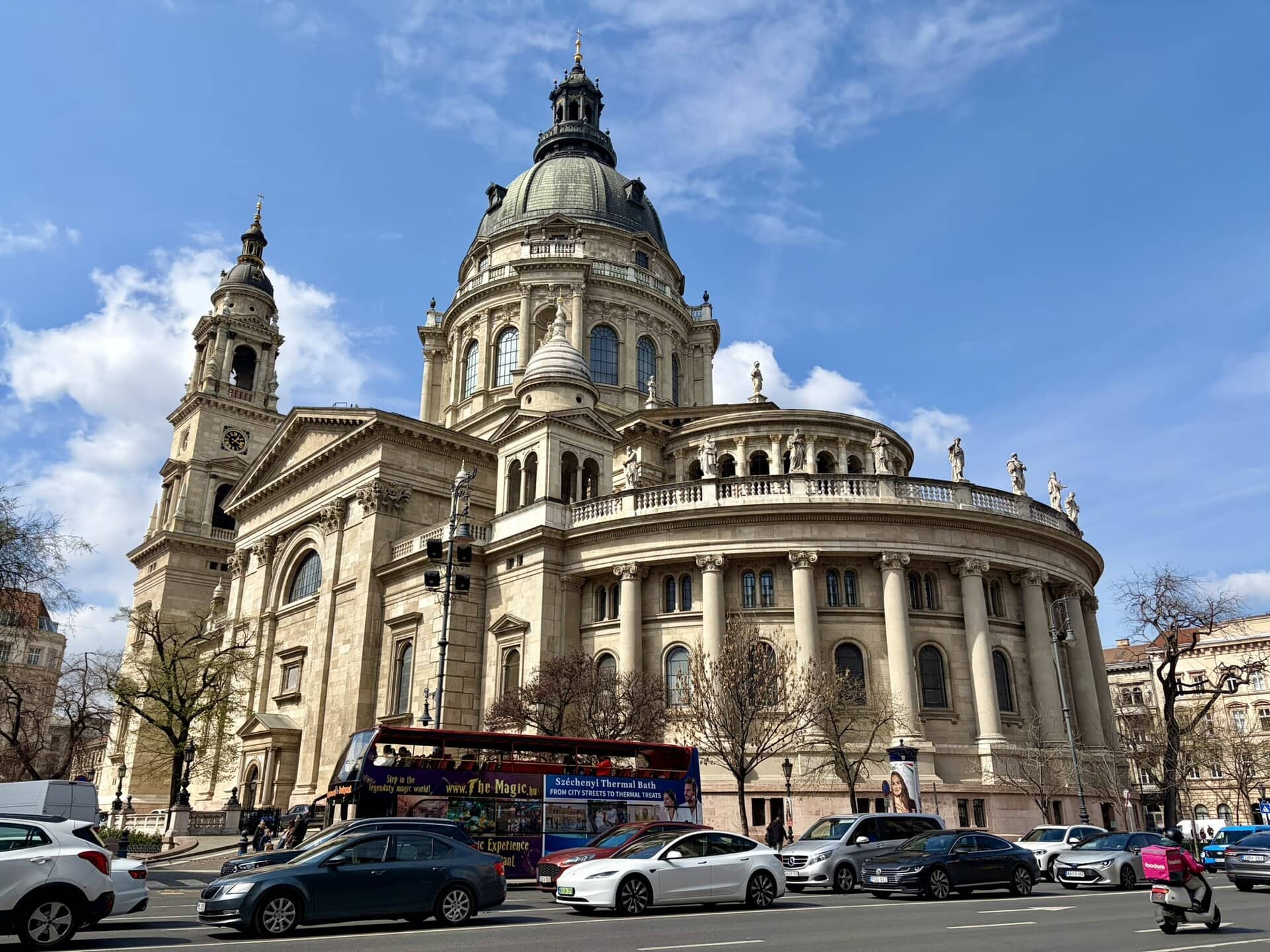 budapest-gebaeude-ungarn-europa-roadtrip-individuell-osteuropa