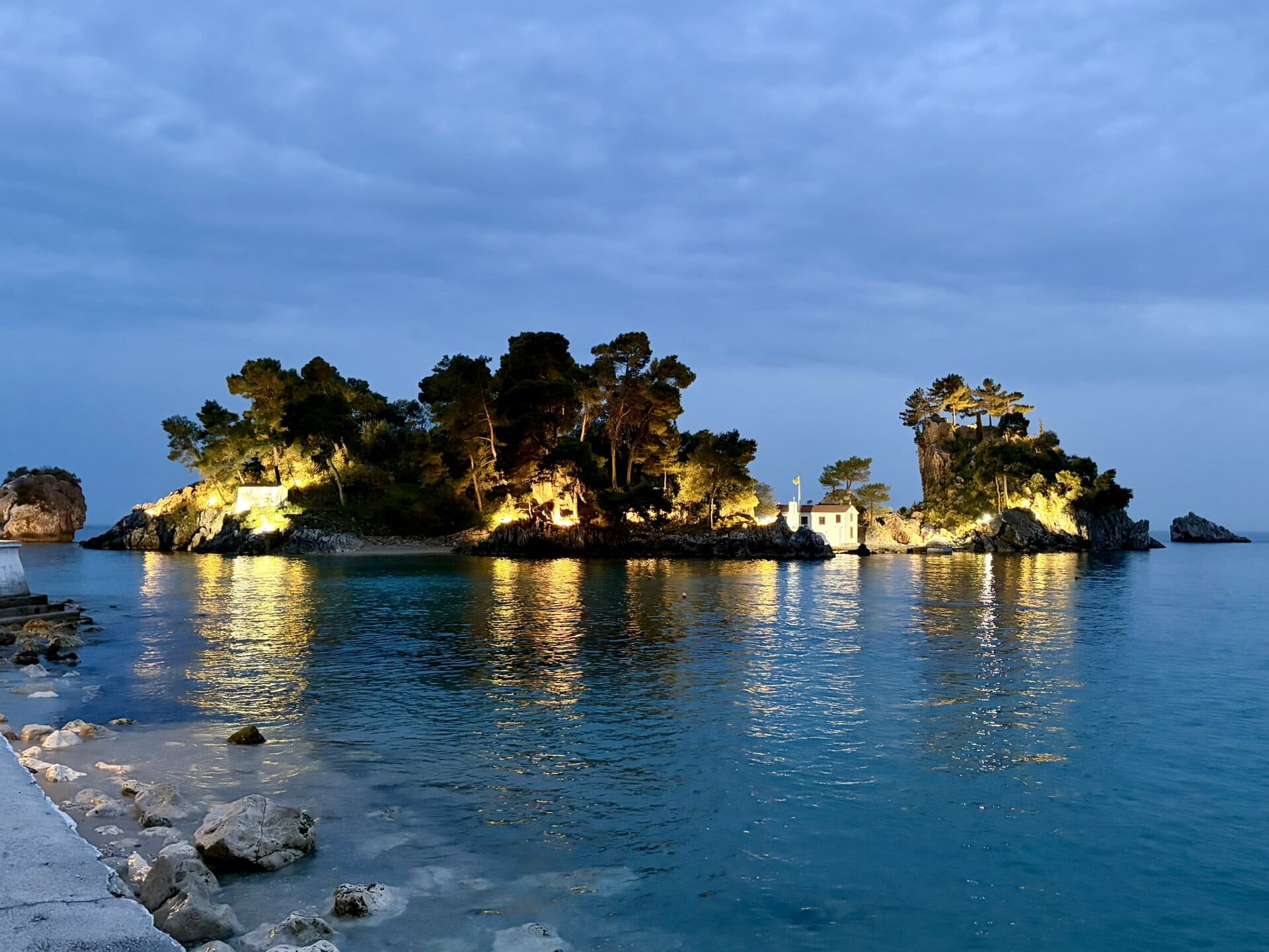 europa-balkan-türkei-individuell-griechenland-beleuchtete-insel-roadtrip
