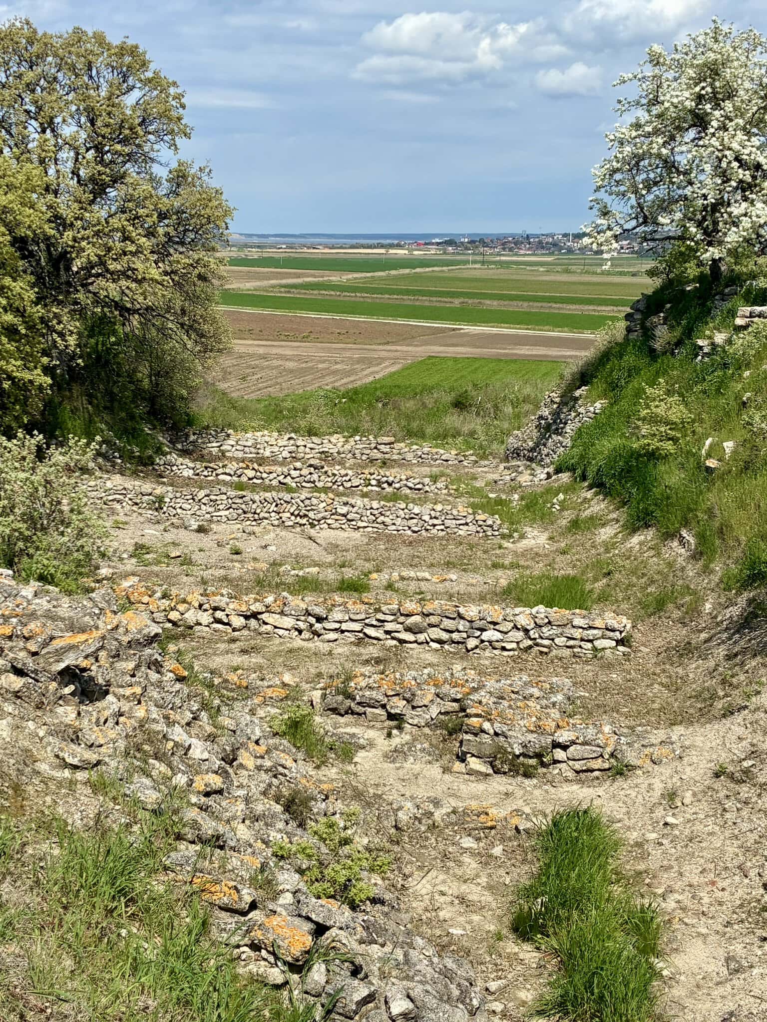 mauerreste-roadtrip-europa-balkan-türkei-individuell-griechenland