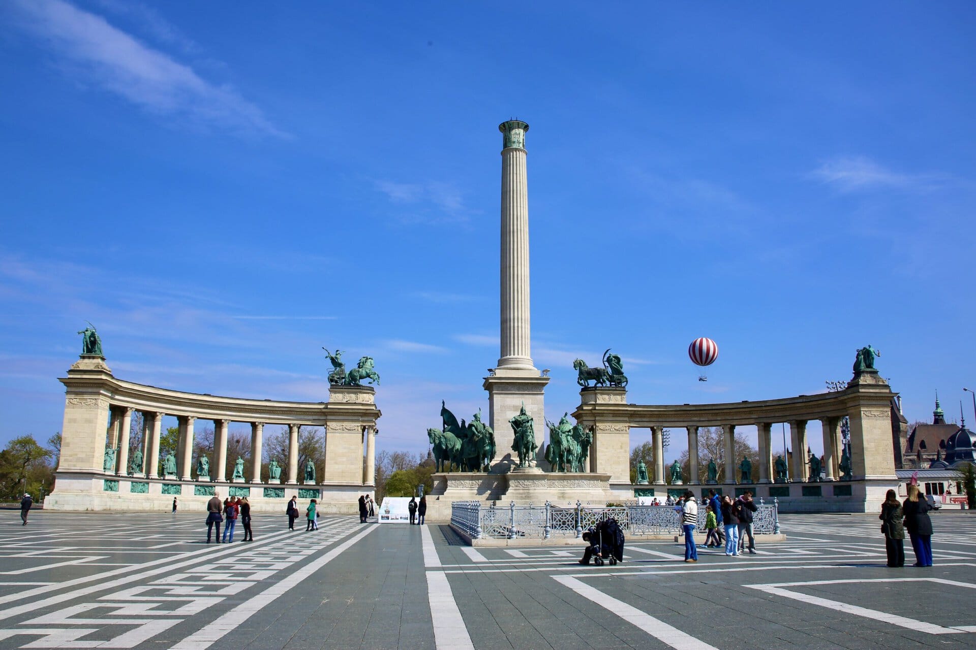 europa-budapest-denkmal-roadtrip-individuell-osteuropa