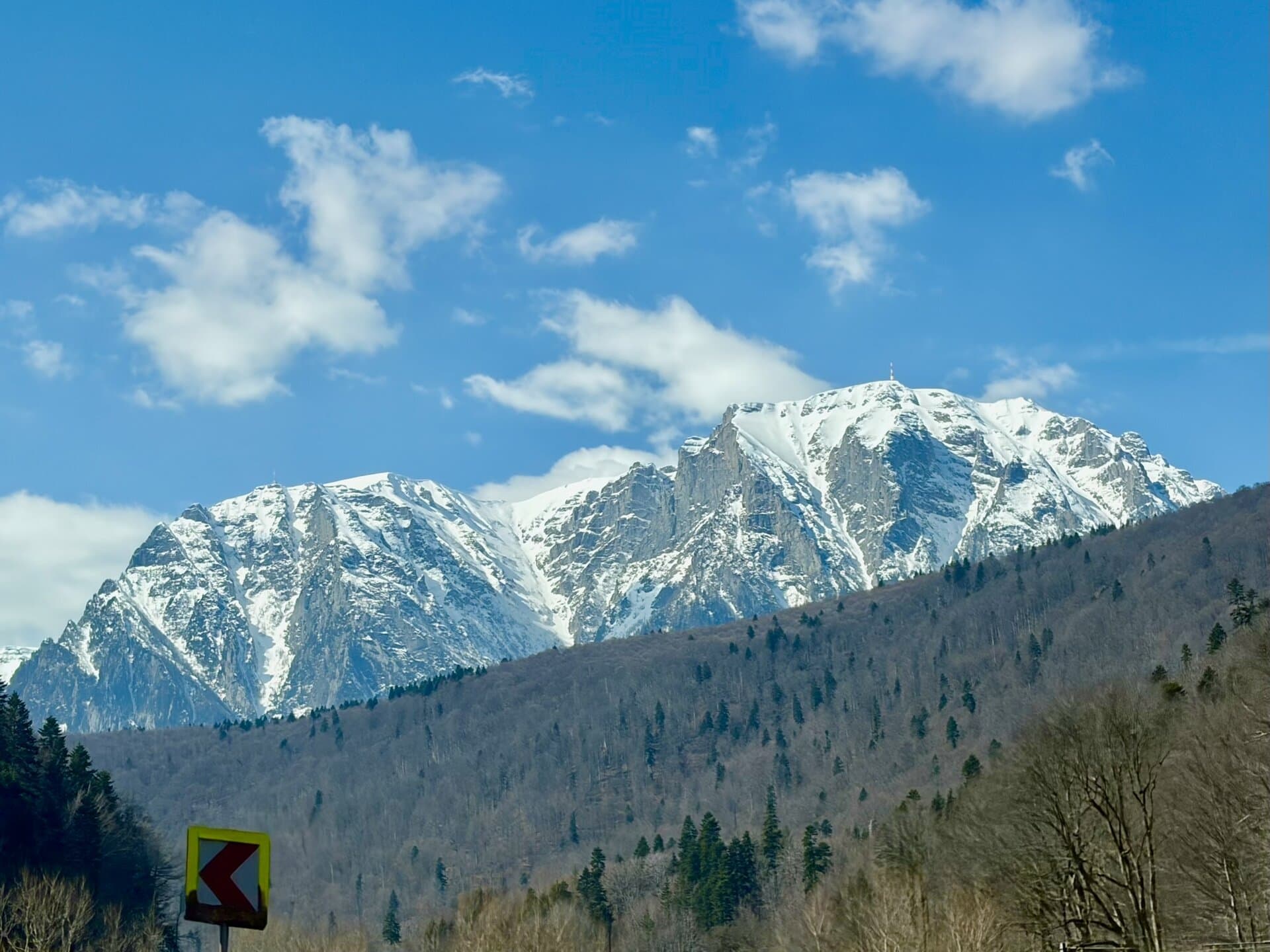 schneebedeckte-berge-europa-roadtrip-individuell-rumänien-osteuropa