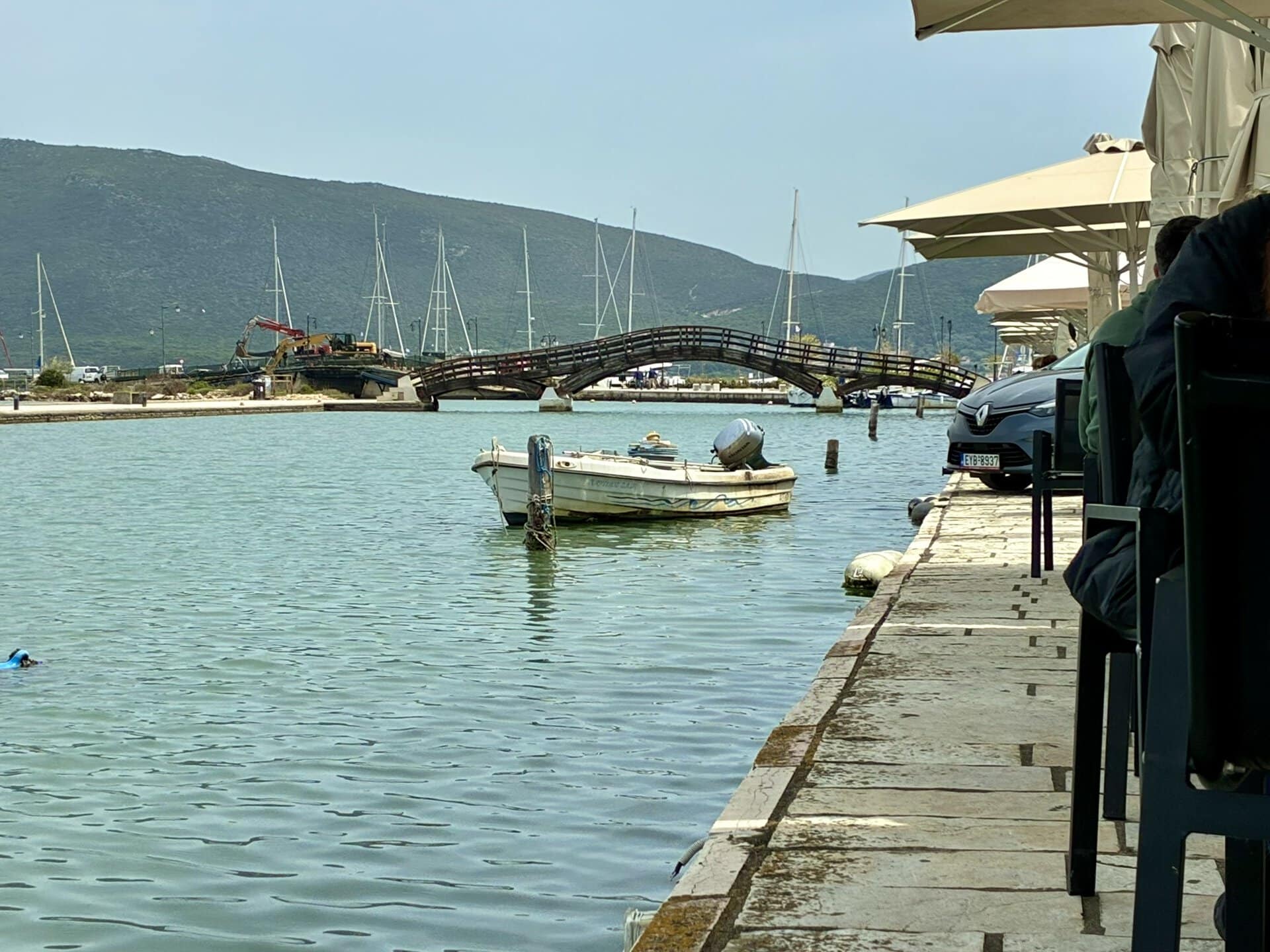 griechenland-hafenpromenade-roadtrip-europa-balkan-türkei-individuell