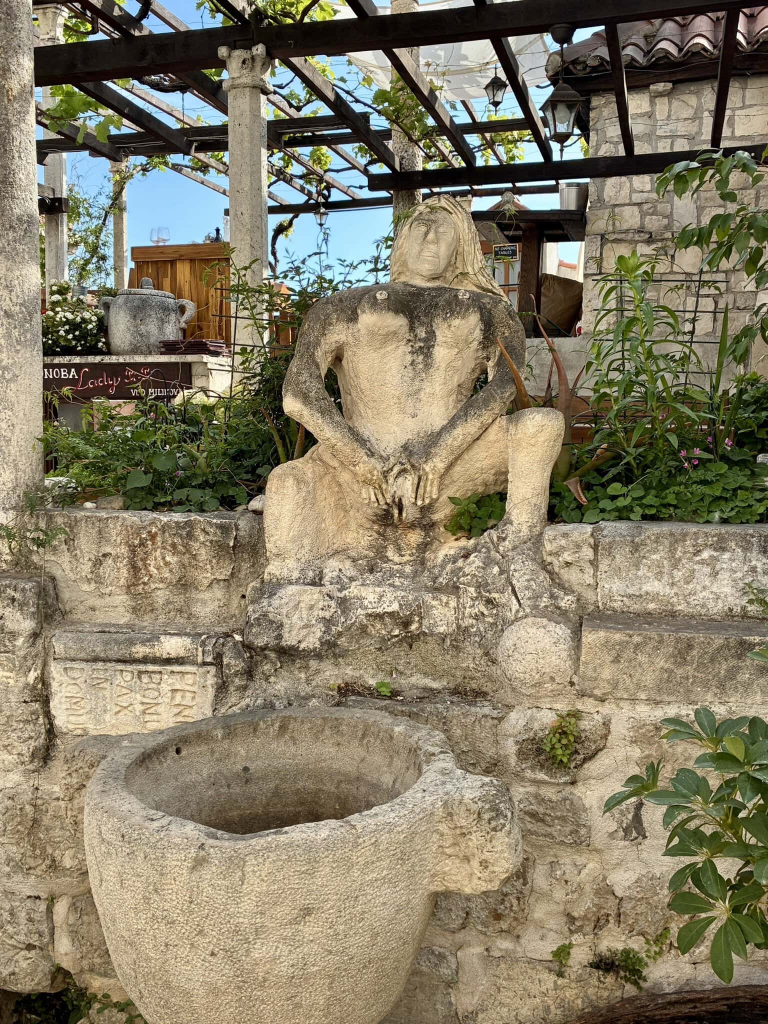 brunnen-europa-roadtrip-balkan-küstenroute