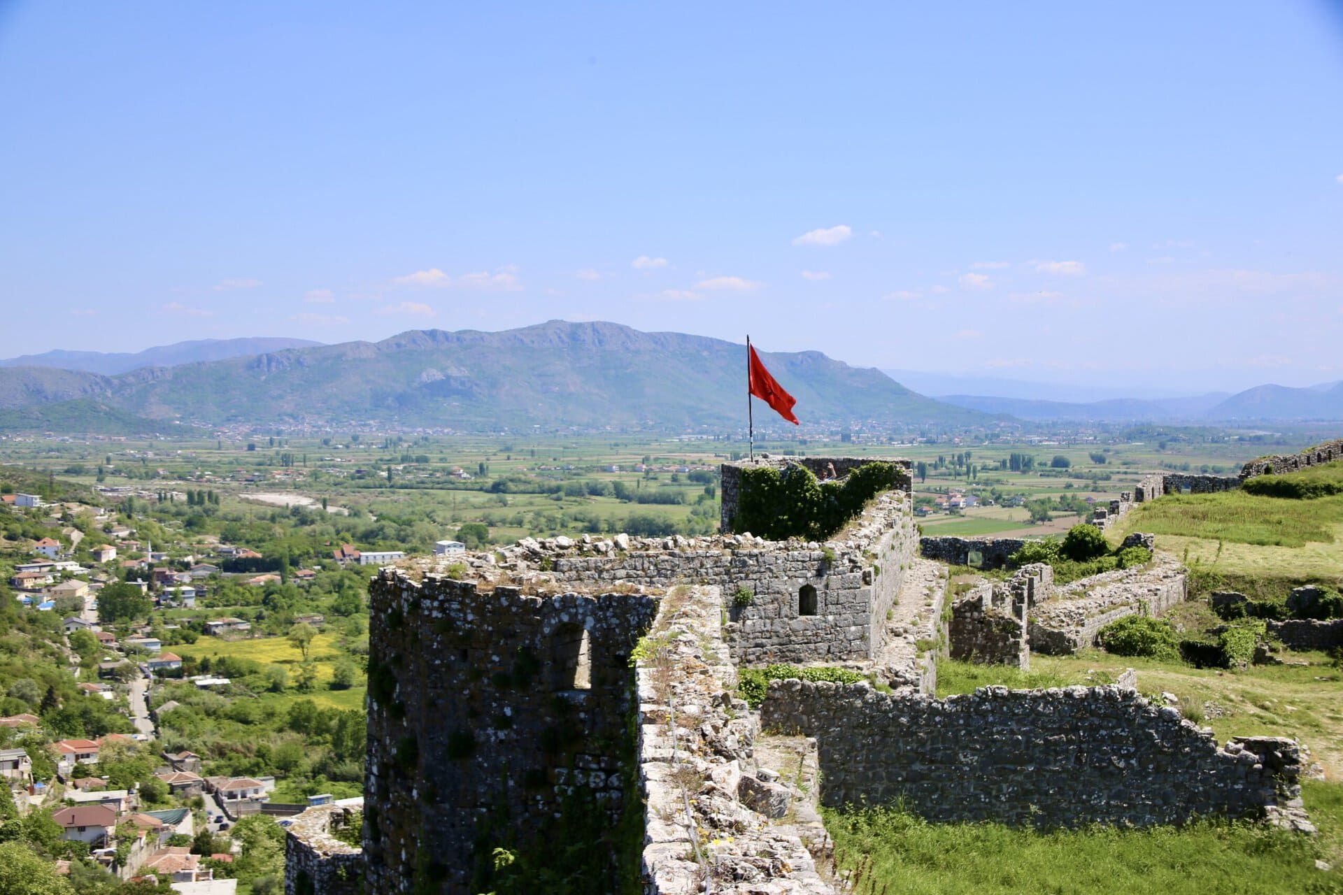 burg-europa-fahne-roadtrip-balkan-küstenroute