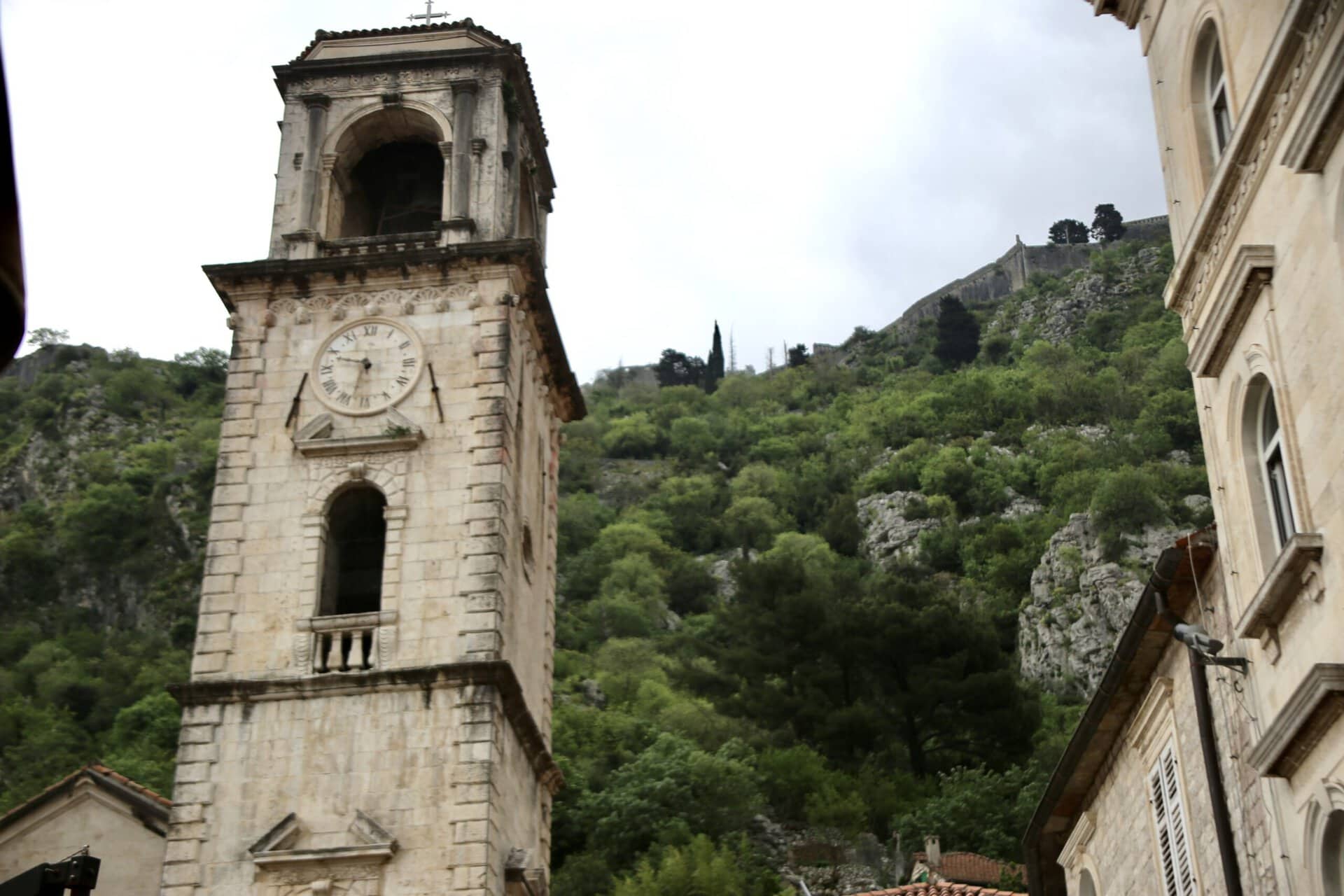 kirchturm-europa-roadtrip-balkan-küstenroute