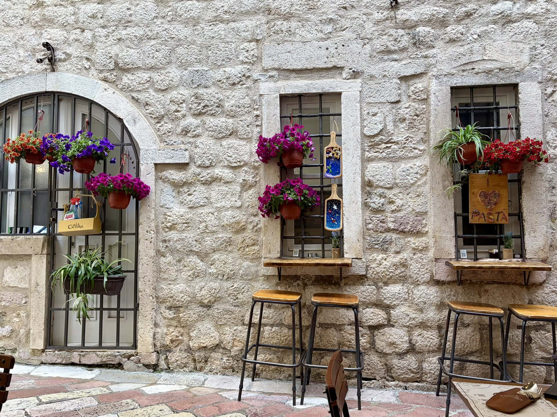 altstadt-europa-restaurant-roadtrip-balkan-küstenroute