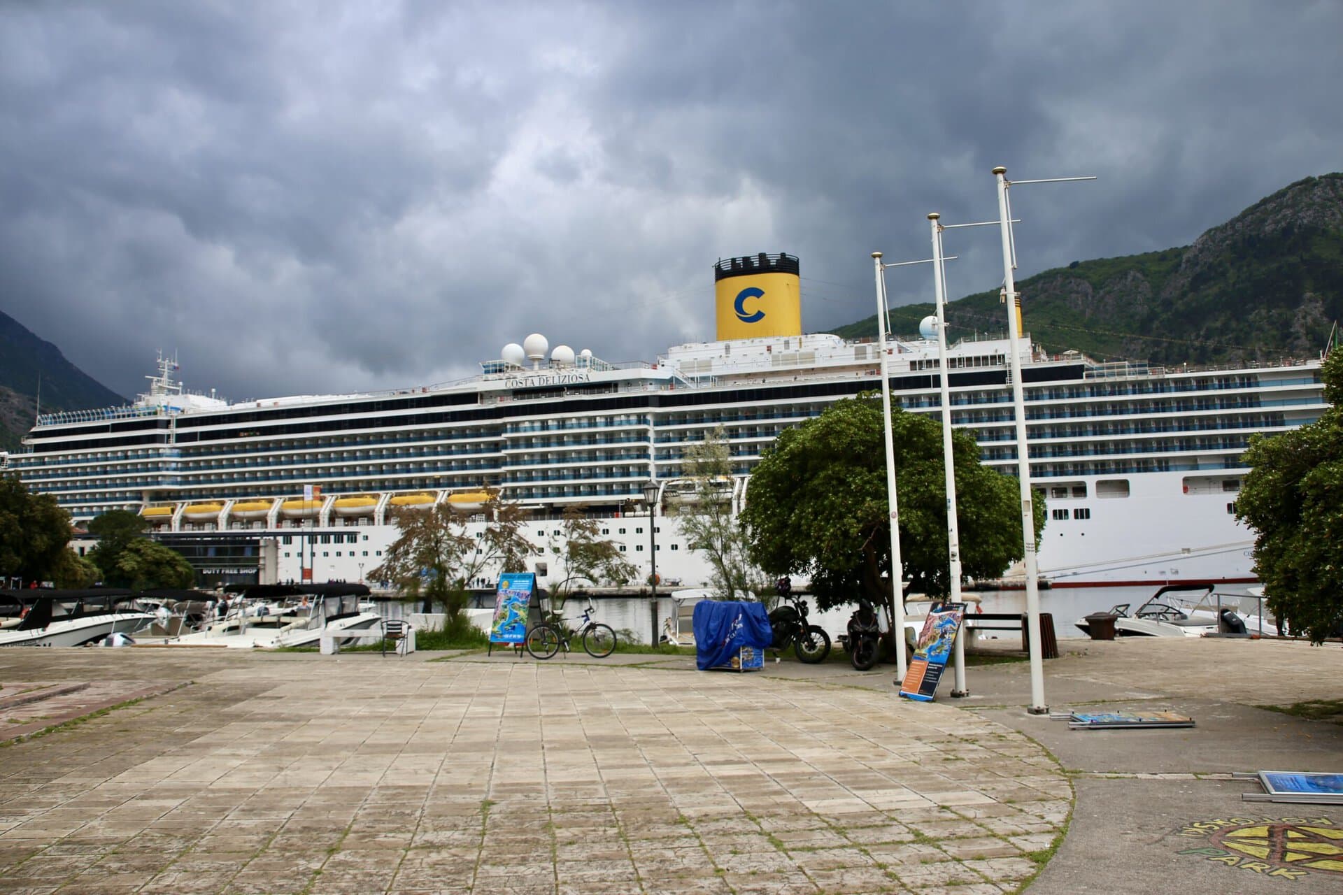 hafen-küstenroute-europa-schiff-roadtrip-balkan