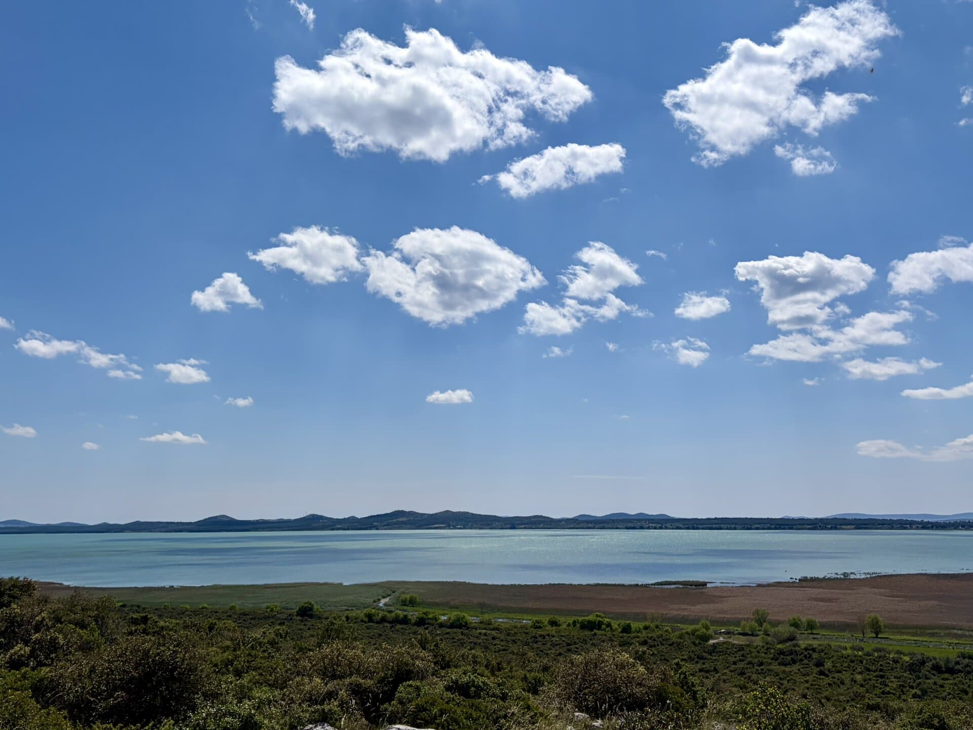 balkan-küstenroute-schöner-seeblick-europa-roadtrip