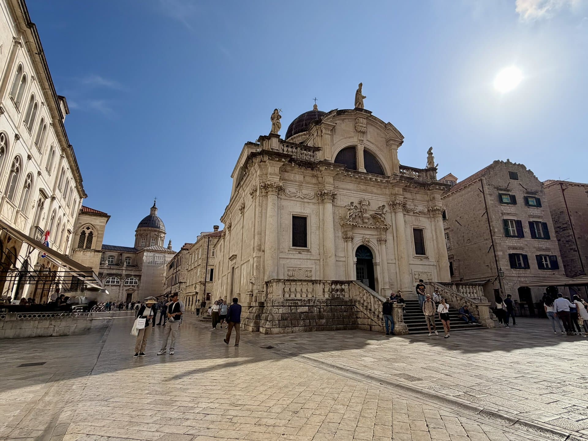 traumhafte-europa-roadtrip-altstadt-balkan-küstenroute