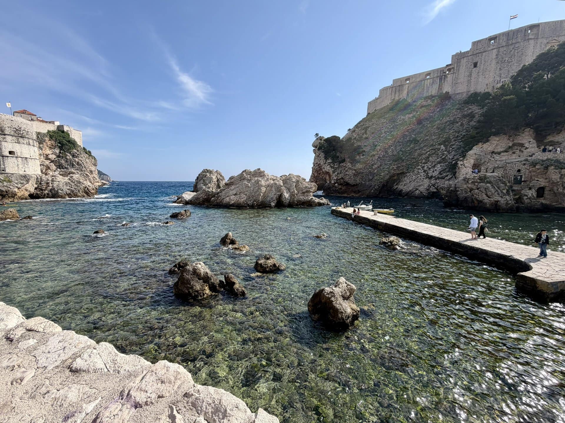 europa-steine-roadtrip-balkan-bucht-küstenroute