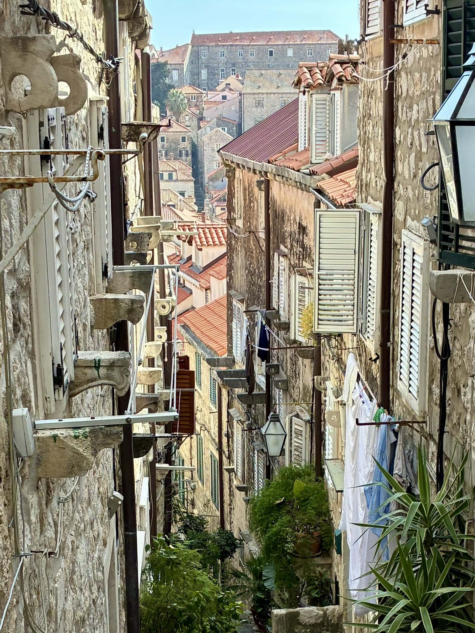 europa-küstenroute-roadtrip-balkan-alte-fassaden