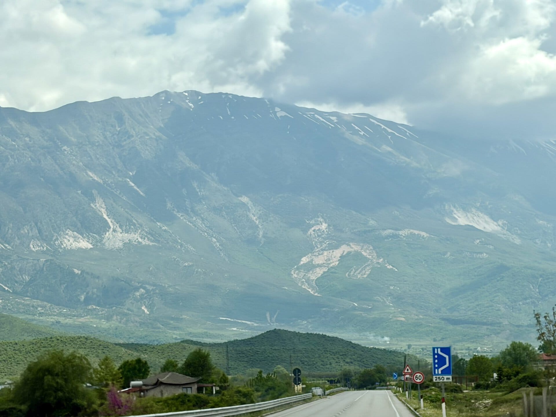 balkan-küstenroute-europa-richtung-berge-roadtrip