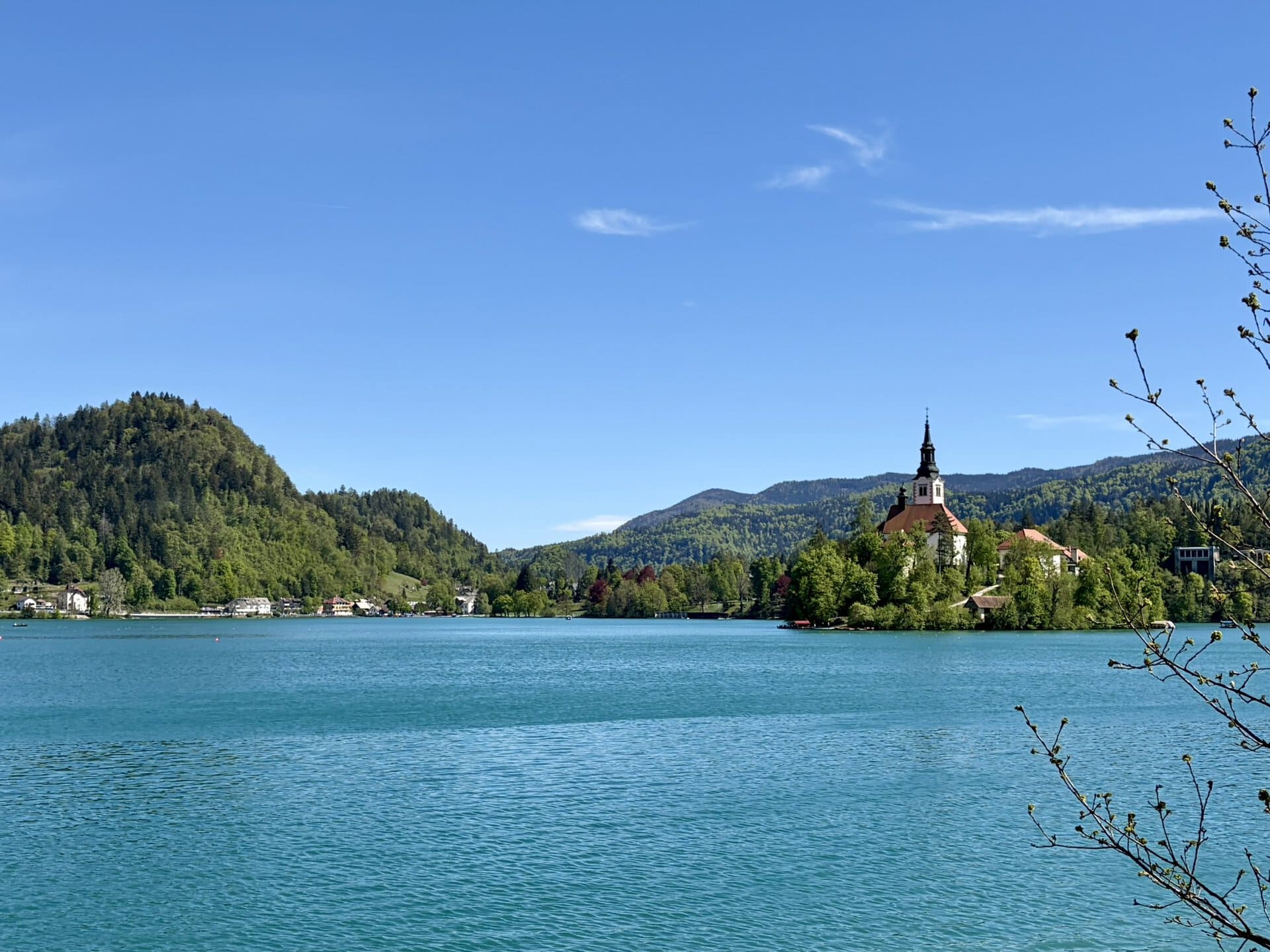 roadtrip-balkan-küstenroute-europa-kirche-insel-see