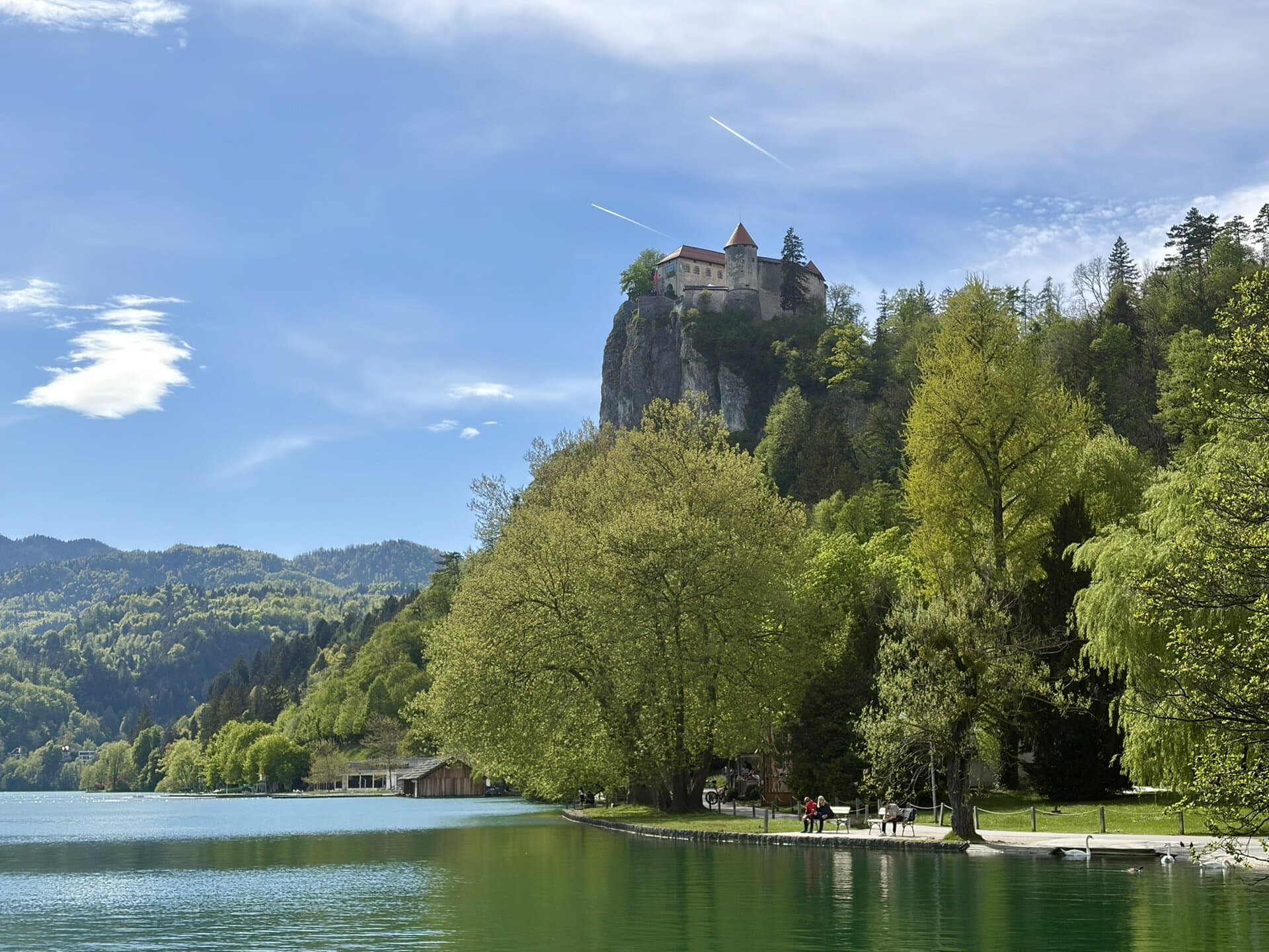 europa-burg-auf-felsen-roadtrip-balkan-küstenroute