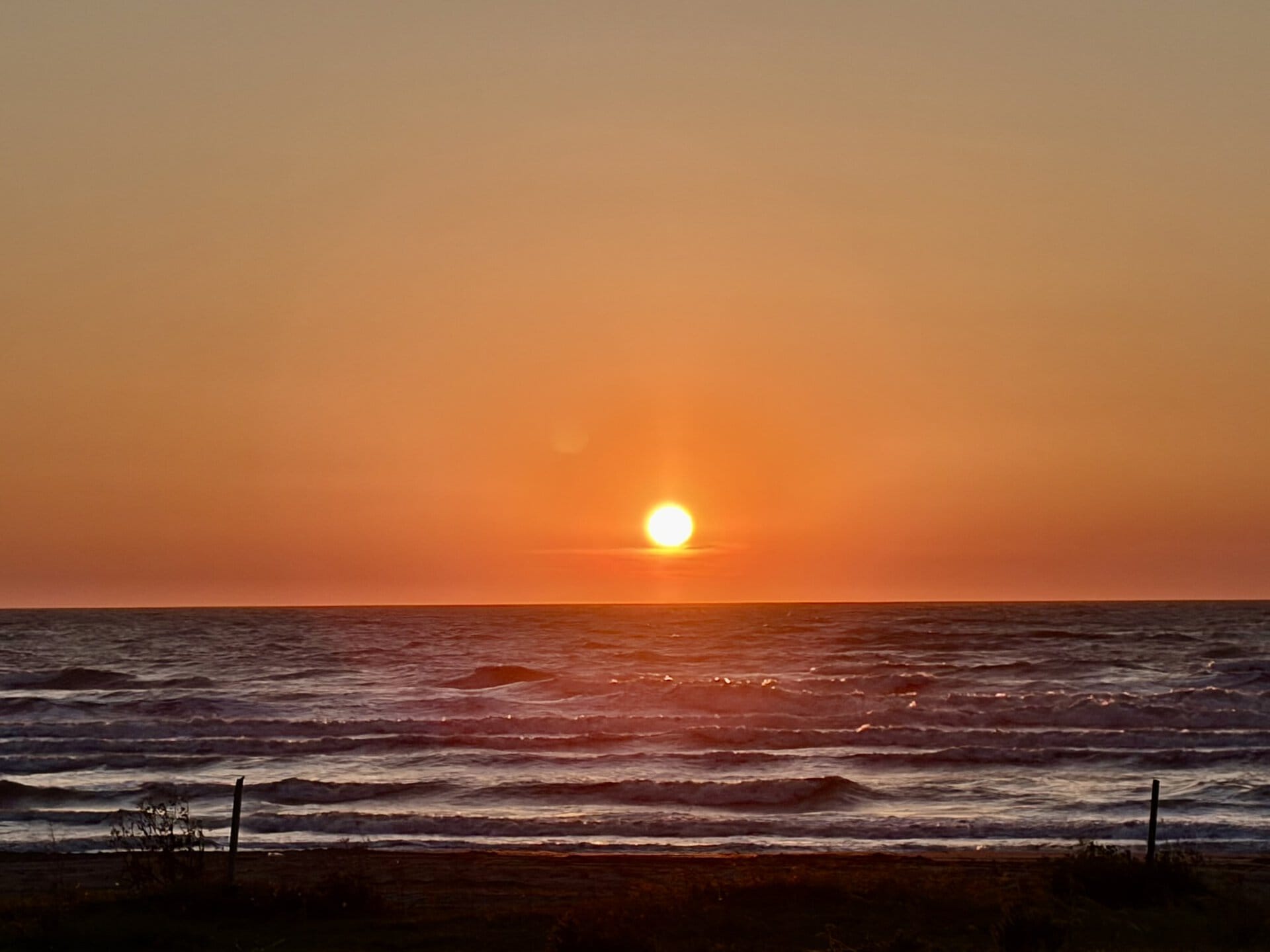 europa-sonnenuntergang-roadtrip-orange-balkan-küstenroute-meer