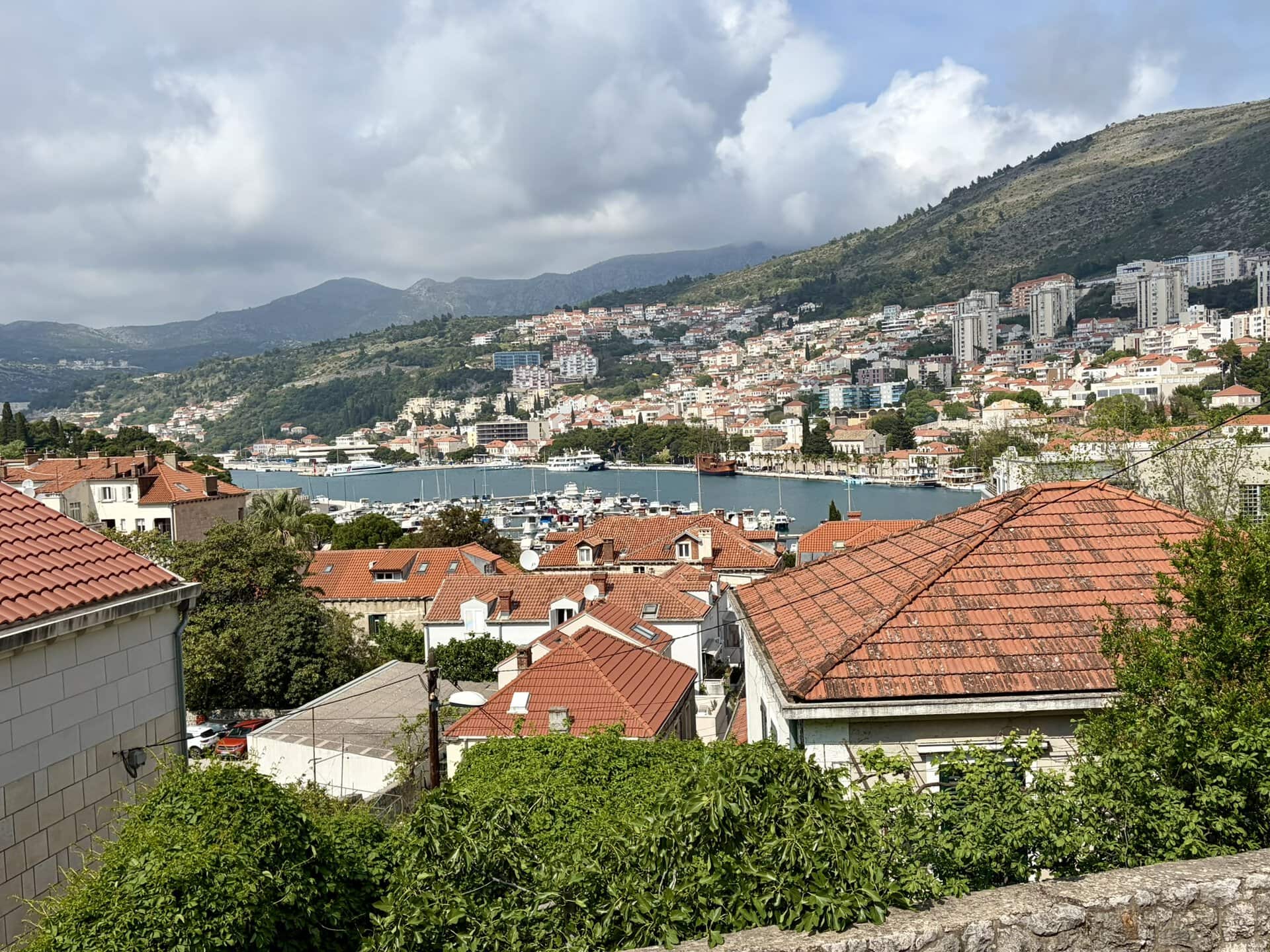 stadt-küstenroute-hafen-europa-roadtrip-balkan